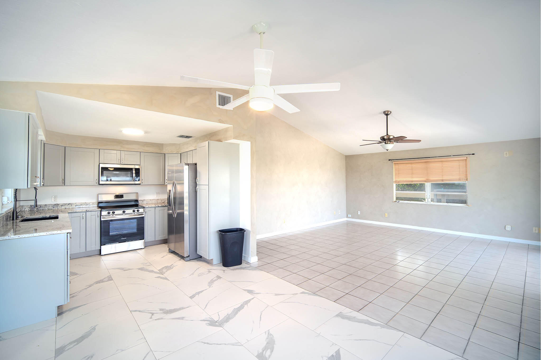 558 E Shore Drive Property Photo 1