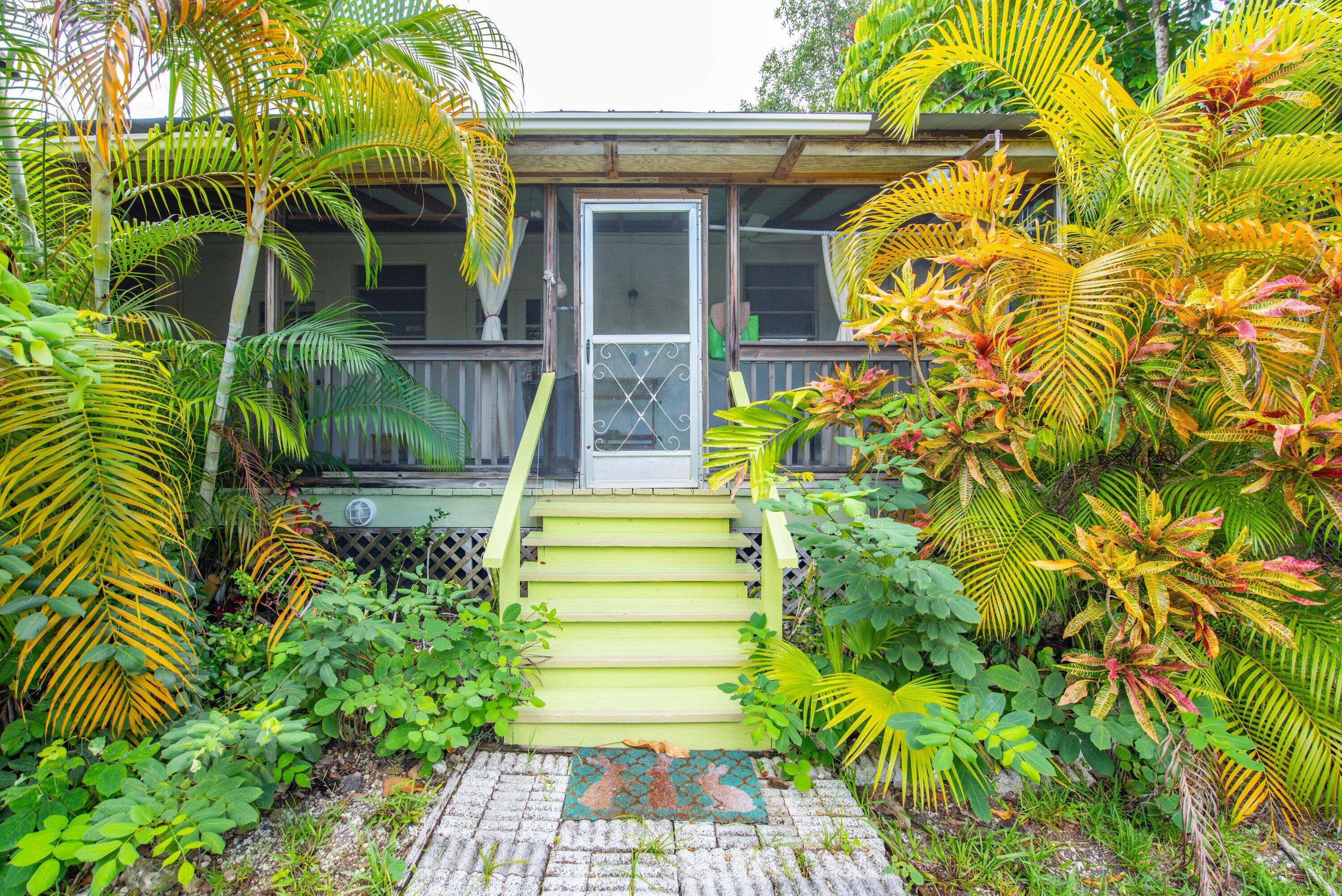 687 & 689 Crane Boulevard Property Photo 1