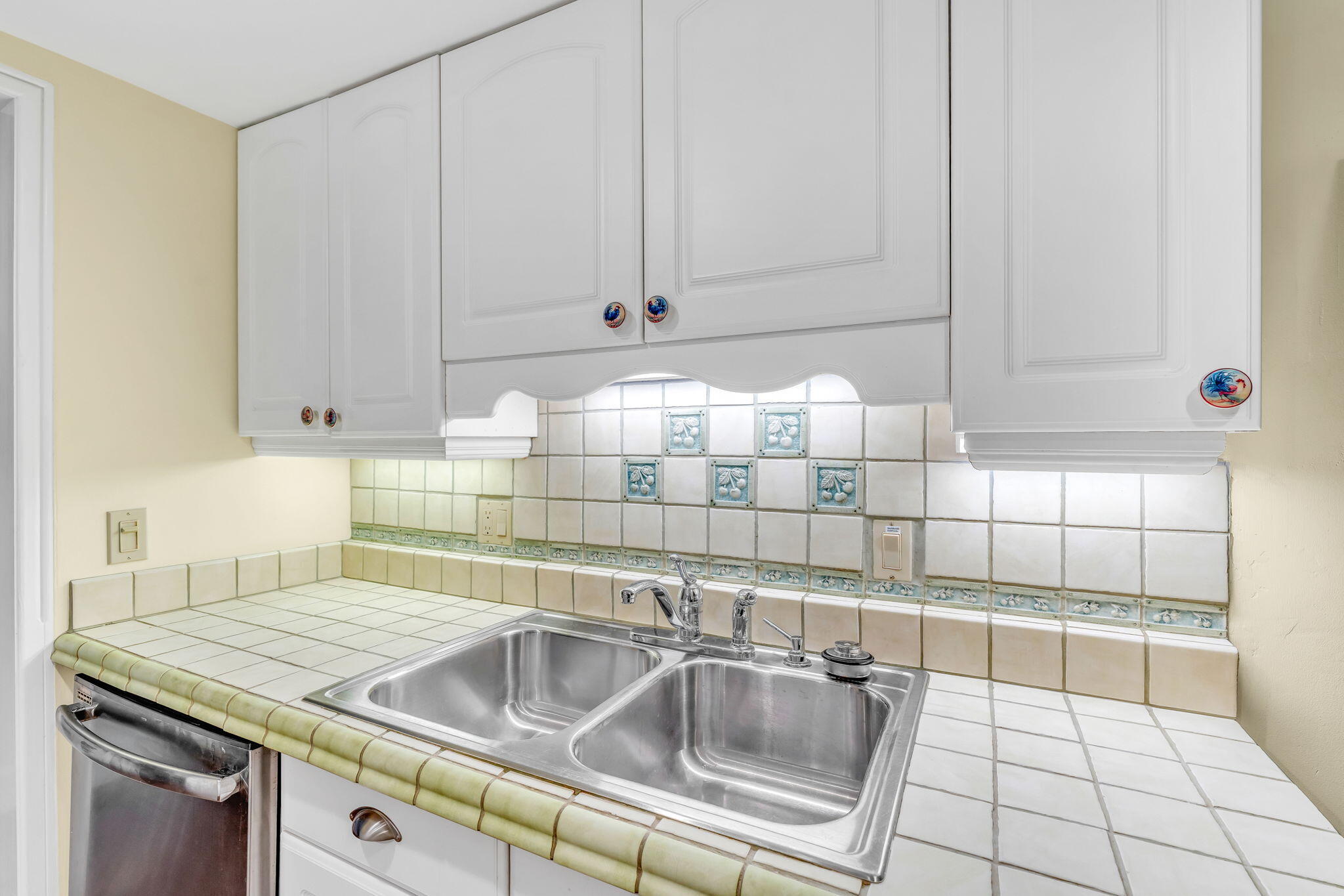 3365 Flagler Avenue Property Photo 6