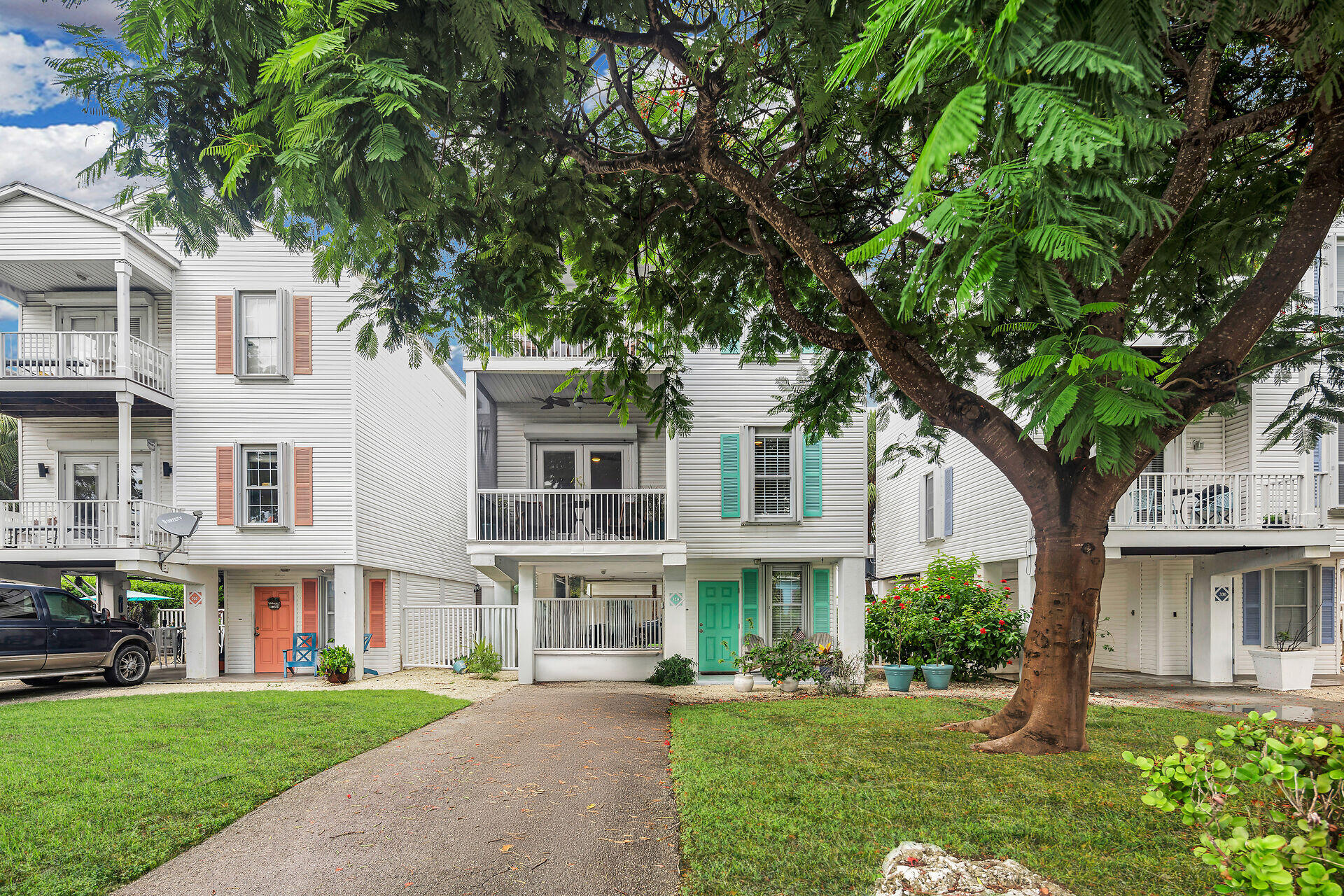 320 24th Street Property Photo 3