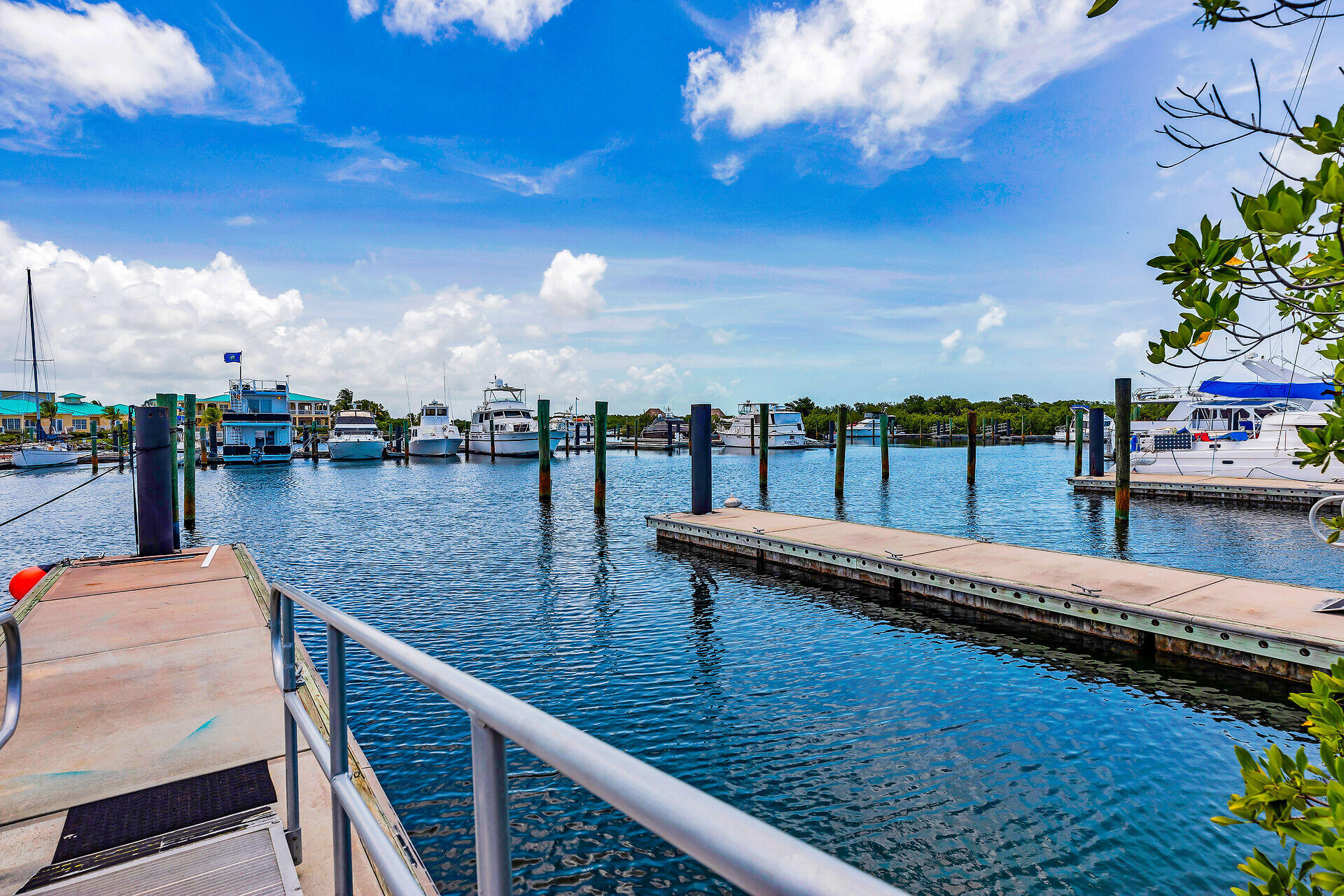 6000 Peninsular Avenue, Lu28 Property Photo 4