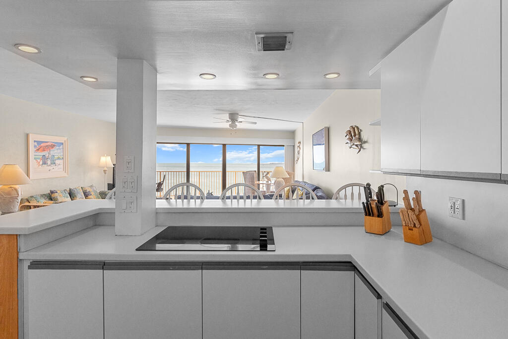 1133 W Ocean Drive 13 Property Photo 4
