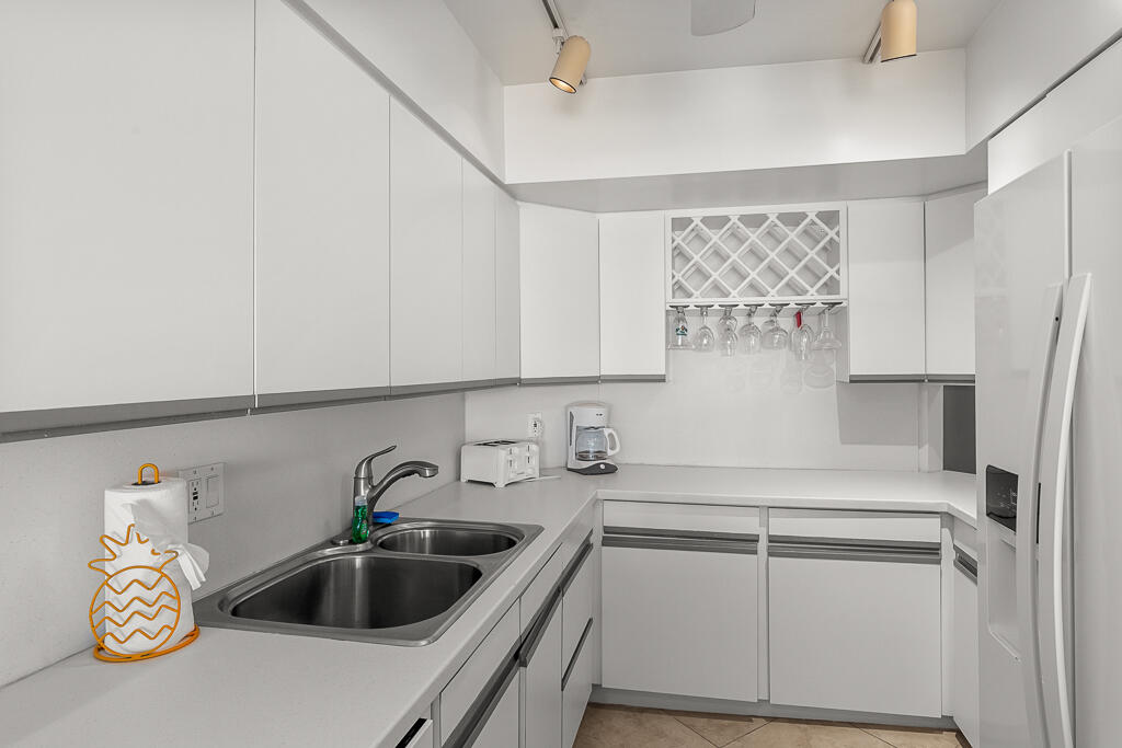 1133 W Ocean Drive, 13 Property Photo 12