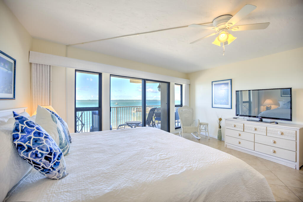 1133 W Ocean Drive 13 Property Photo 21