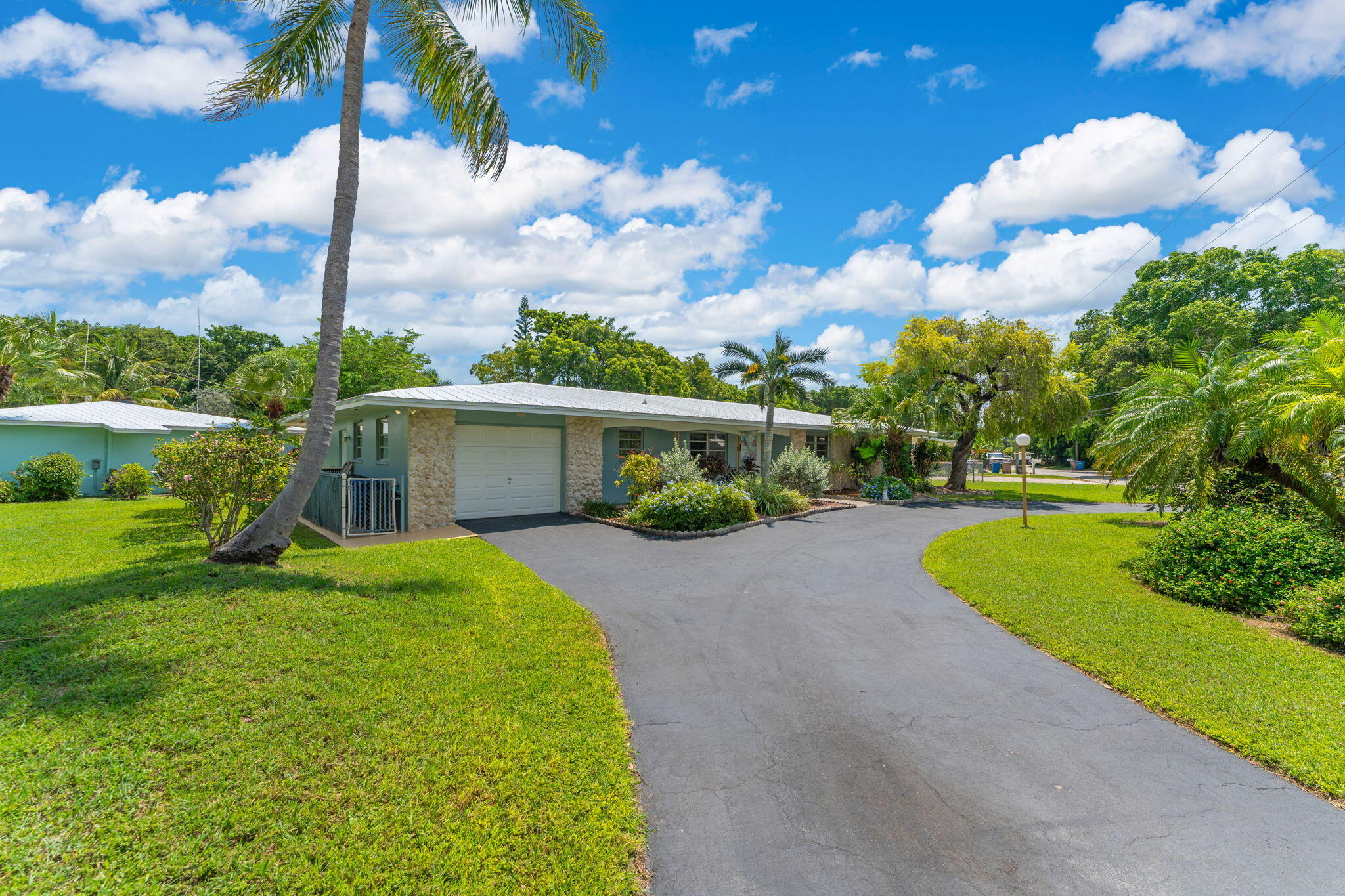 920 La Paloma Road Property Photo 1