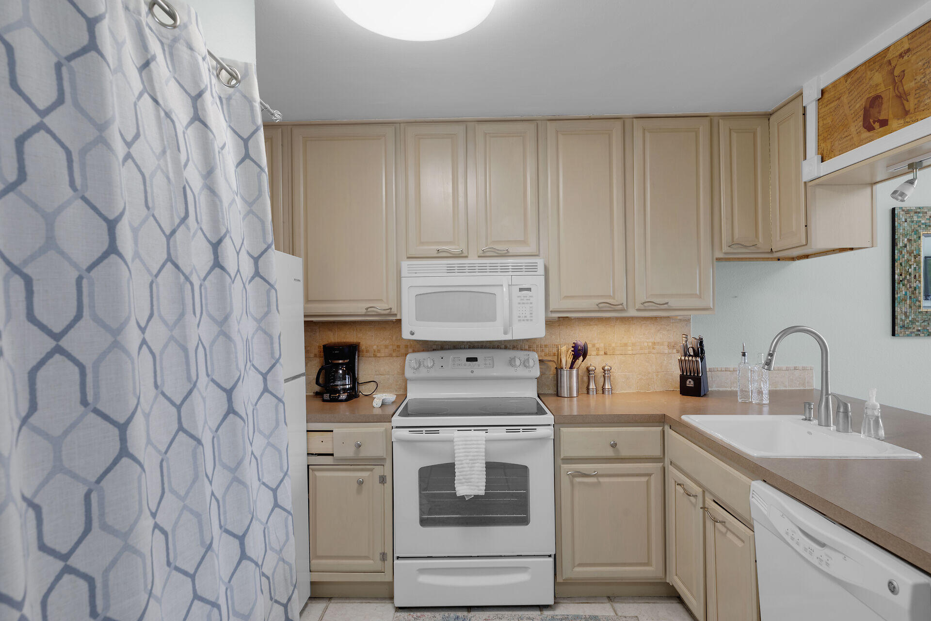 3930 S 3930 Roosevelt Boulevard, S111 Property Photo 7