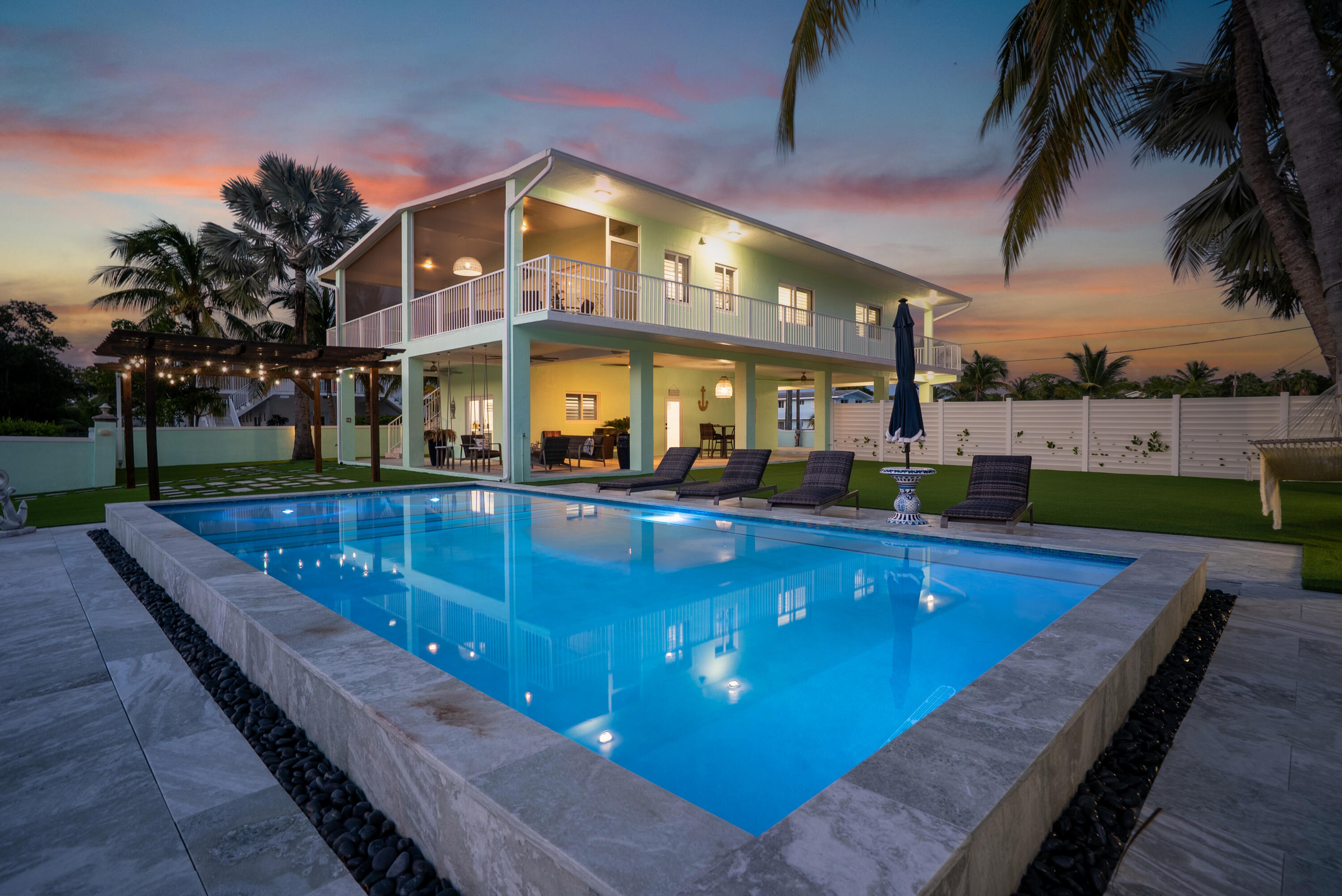 889 Ellen Drive Property Photo 1