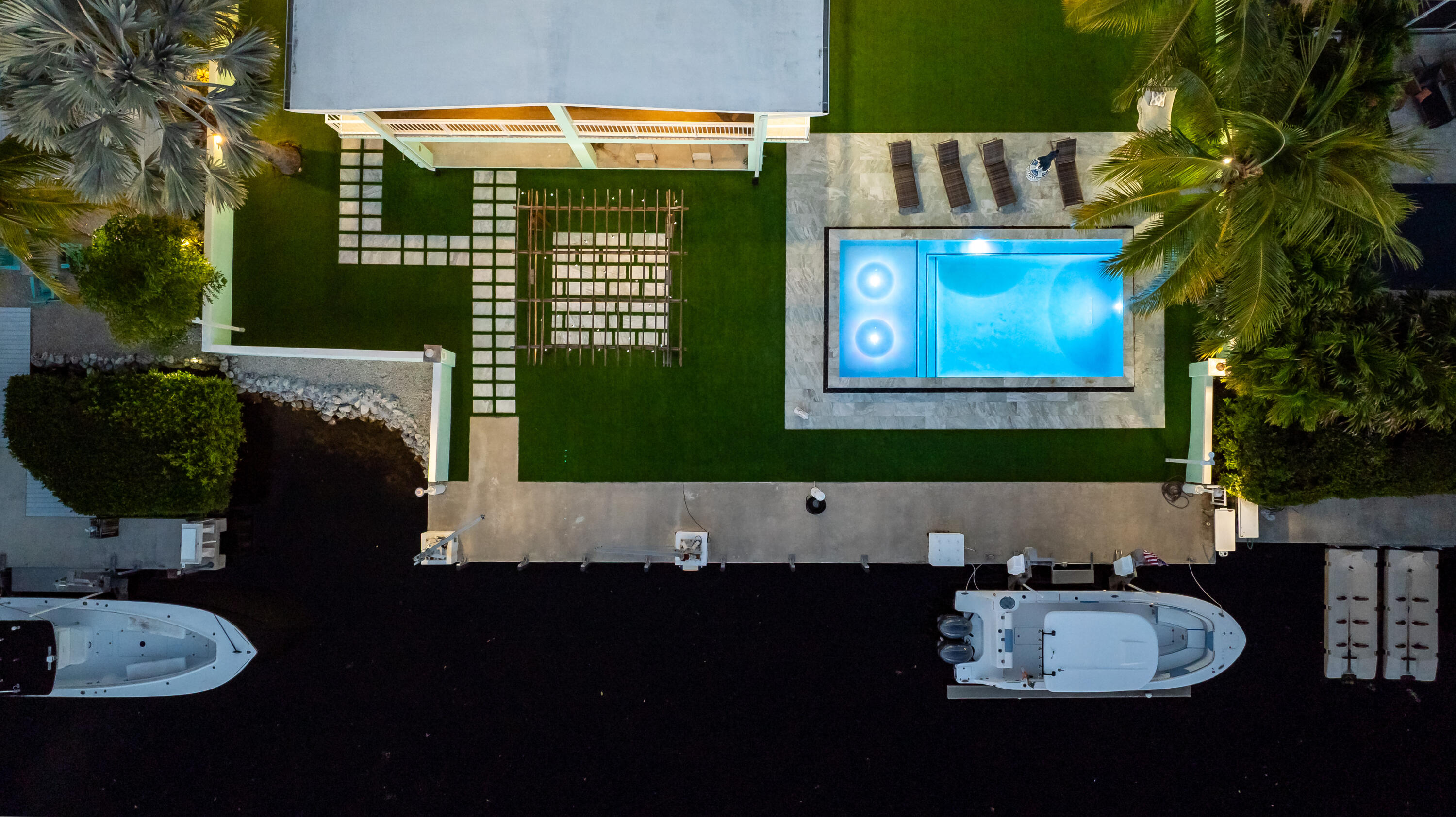 889 Ellen Drive Property Photo 3