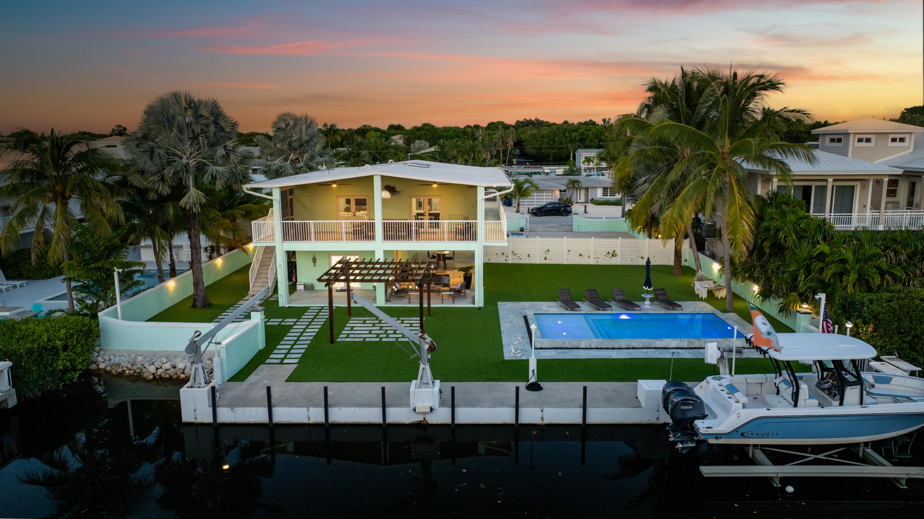 889 Ellen Drive Property Photo 4