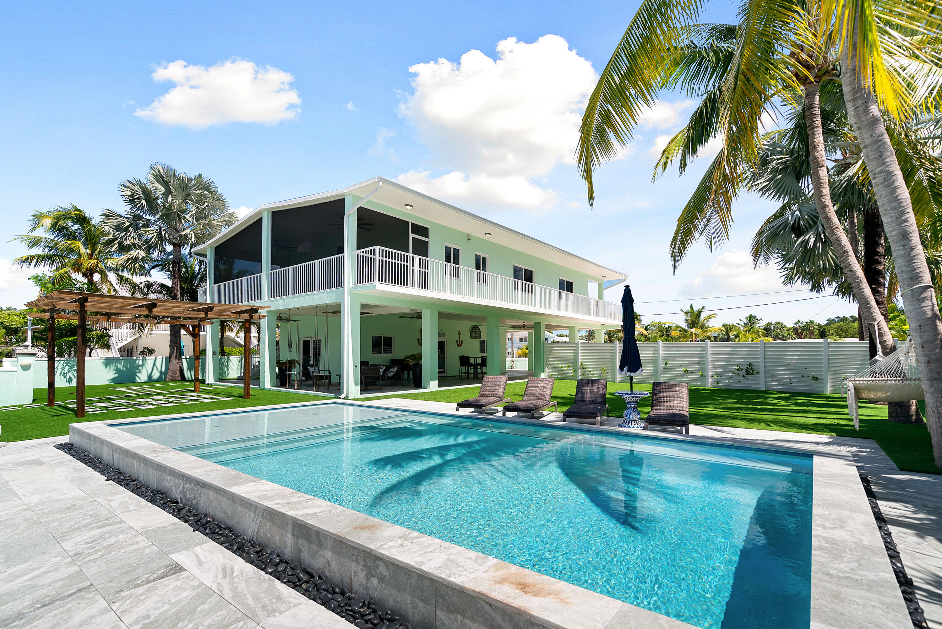 889 Ellen Drive Property Photo 5