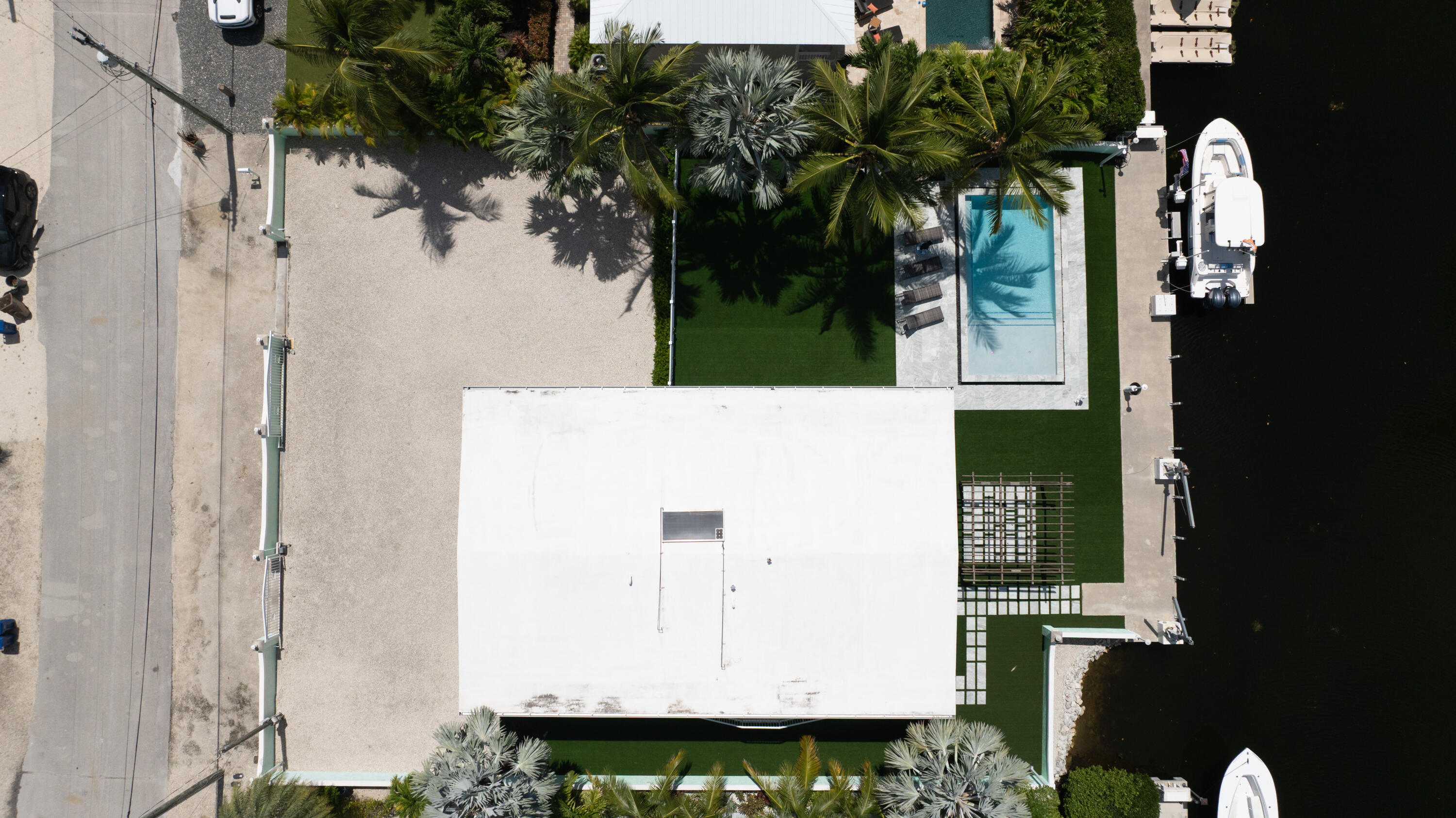 889 Ellen Drive Property Photo 9