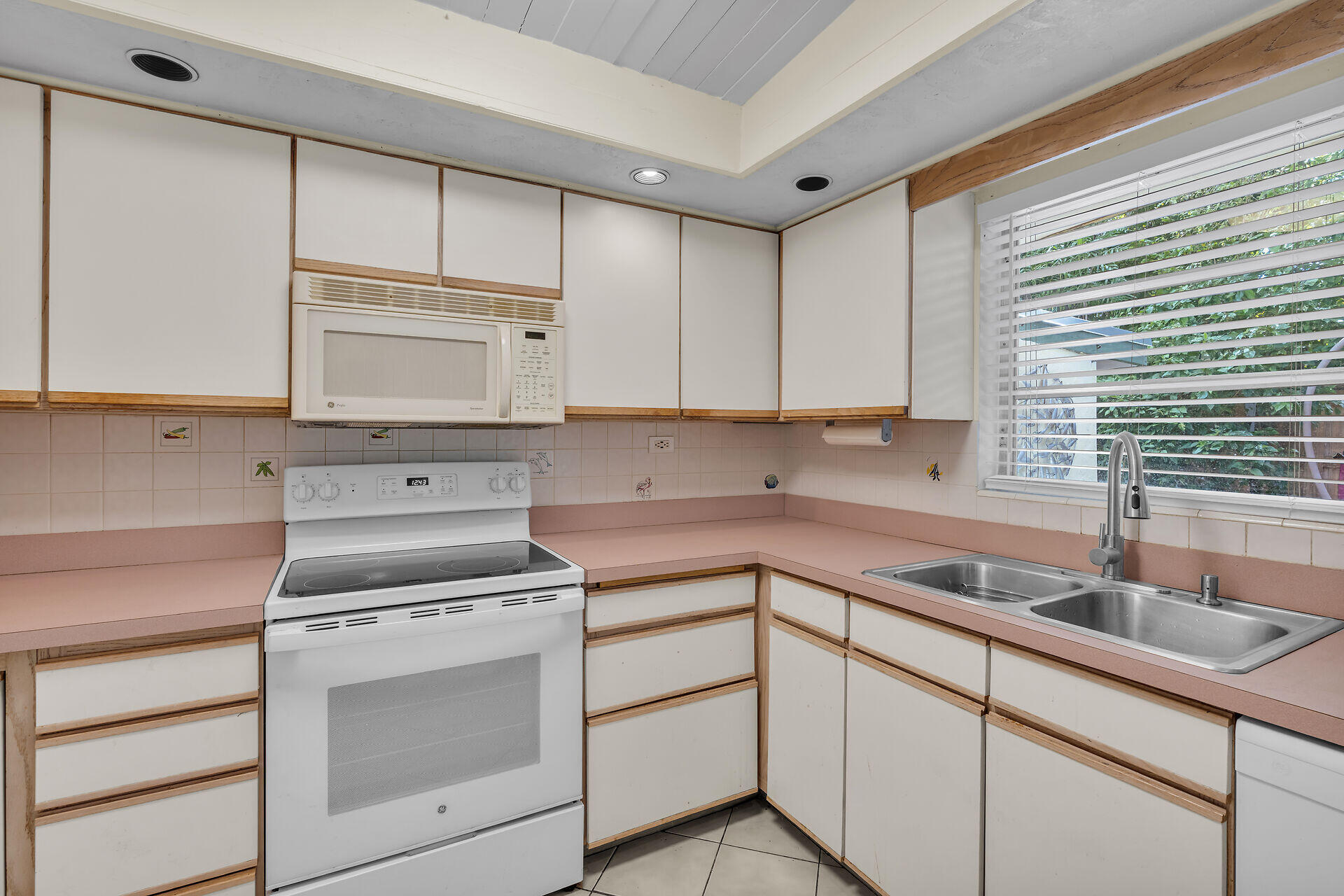 5353 Dogwood Dell Street Property Photo 12