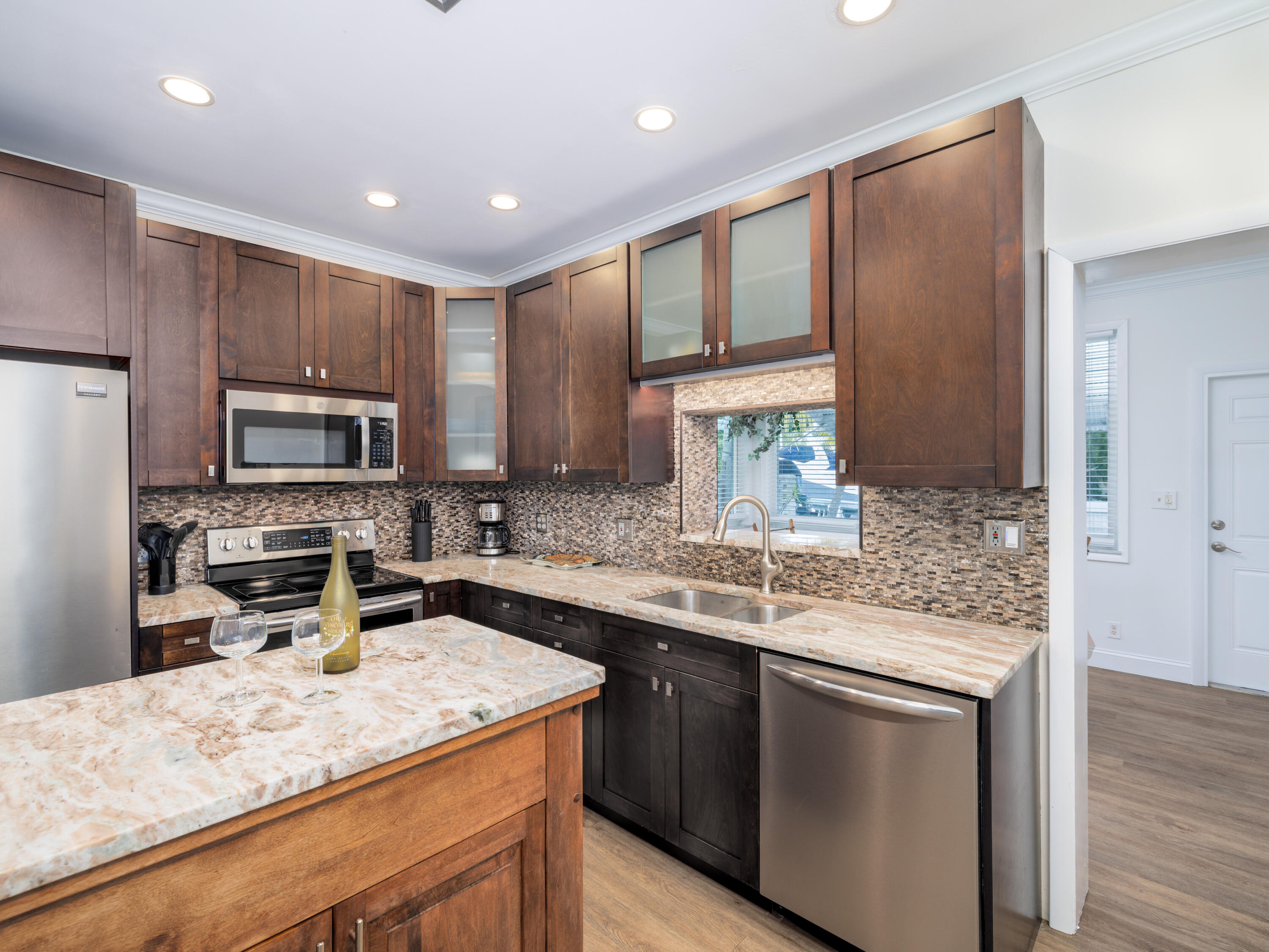 599 30th Street Property Photo 17