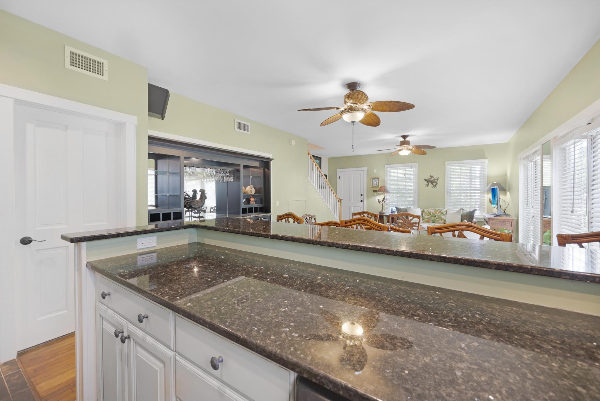 606 Truman Avenue, 10 Property Photo 9