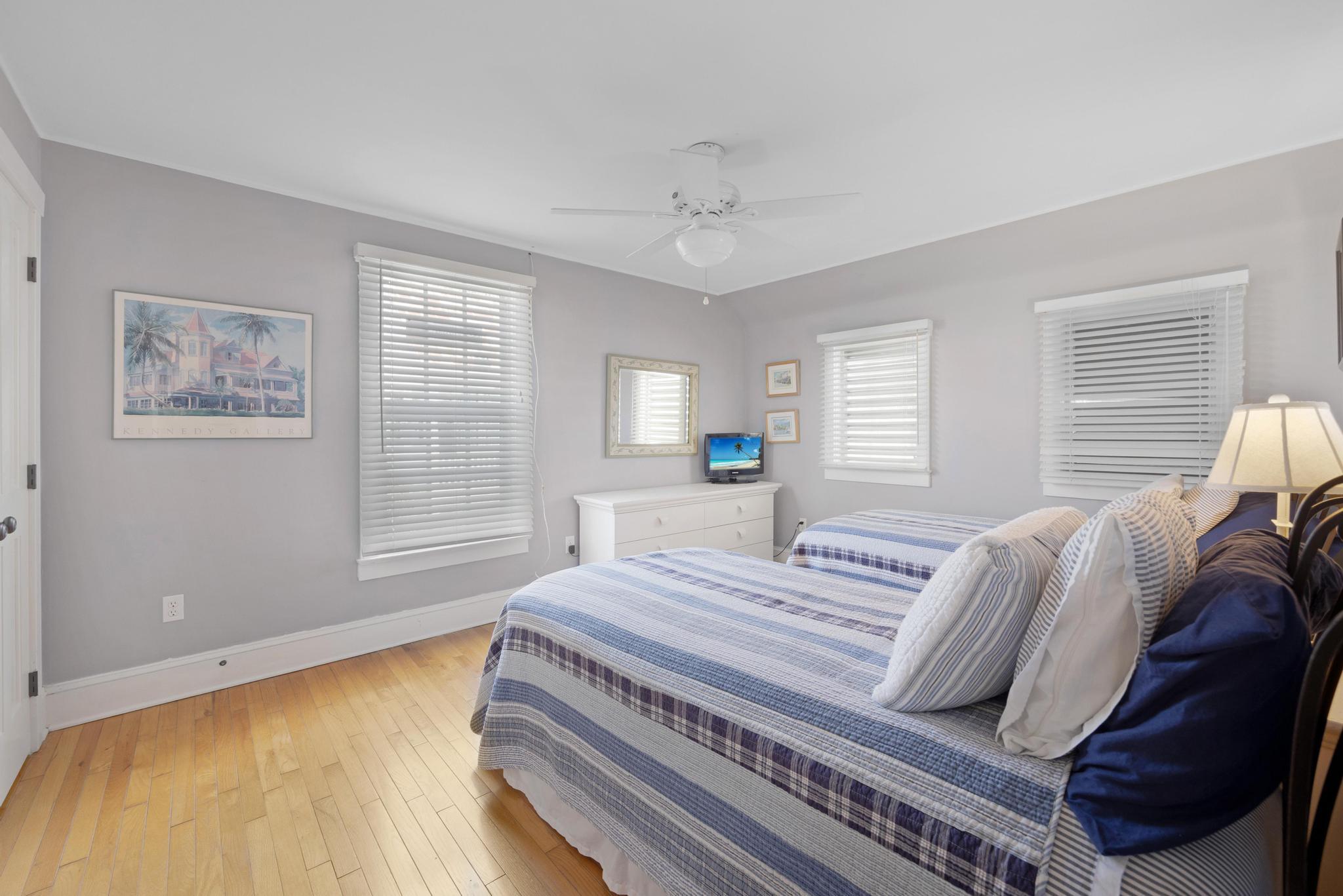 606 Truman Avenue, 10 Property Photo 15