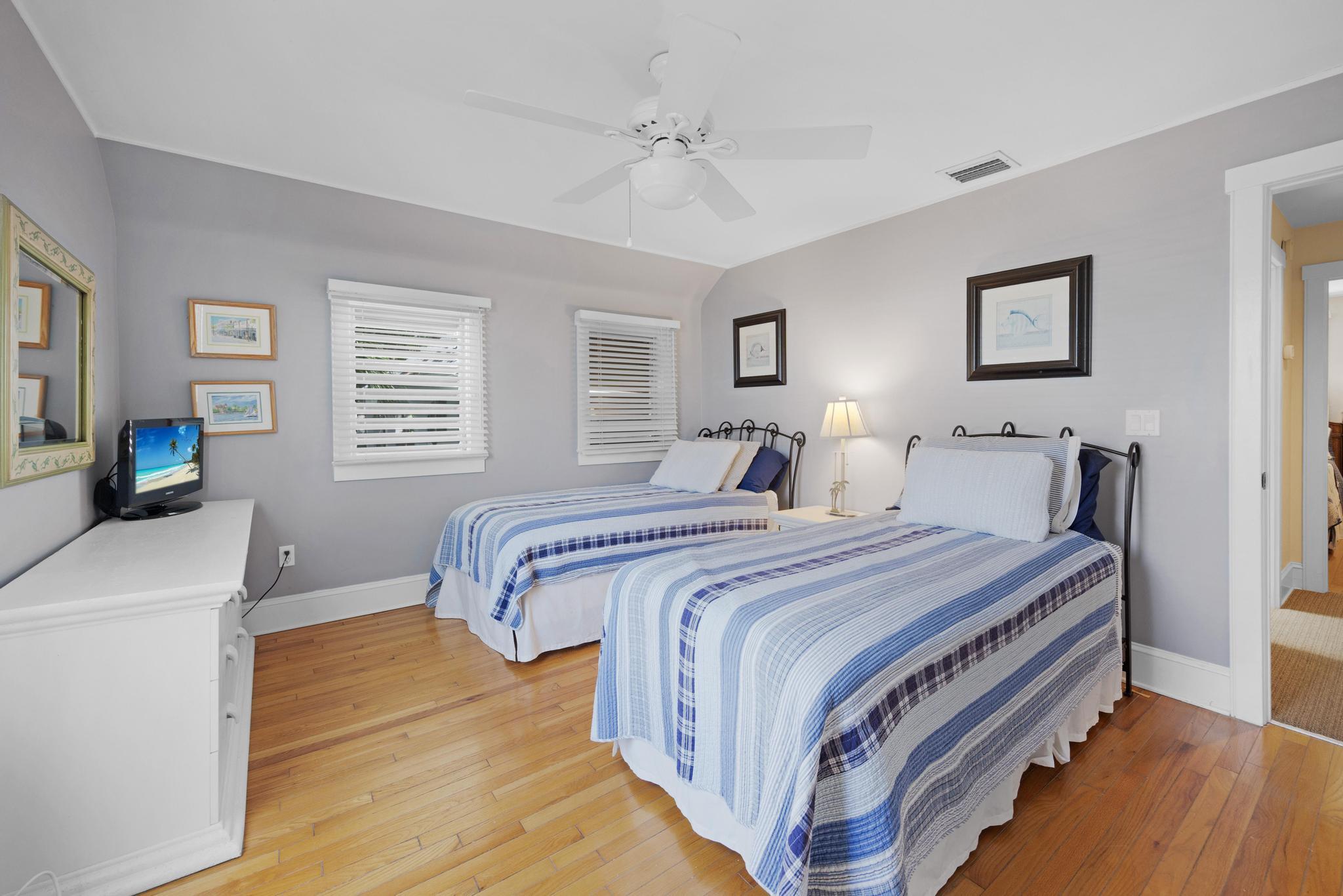 606 Truman Avenue, 10 Property Photo 16