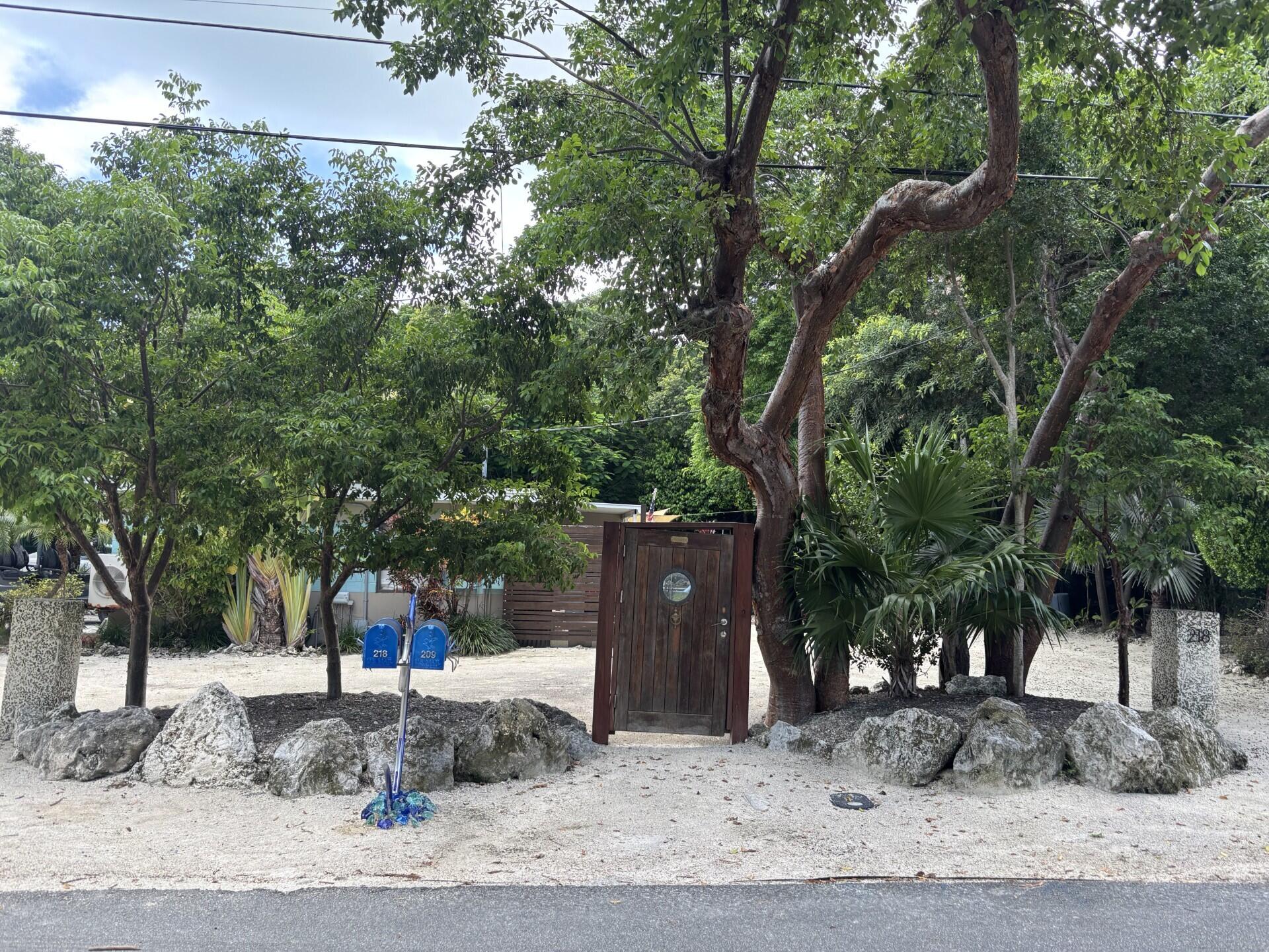 218 Matecumbe Avenue Property Photo 8