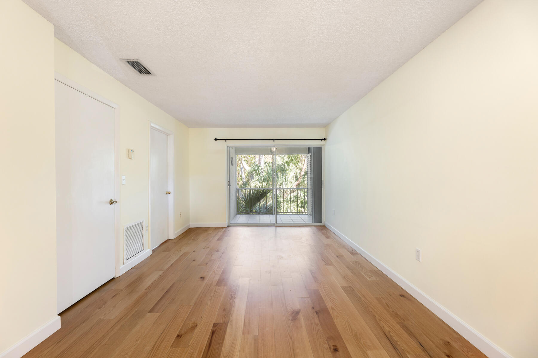 98202 Windward Avenue Condo W/ 30 Ft Boat Slip Property Photo 3