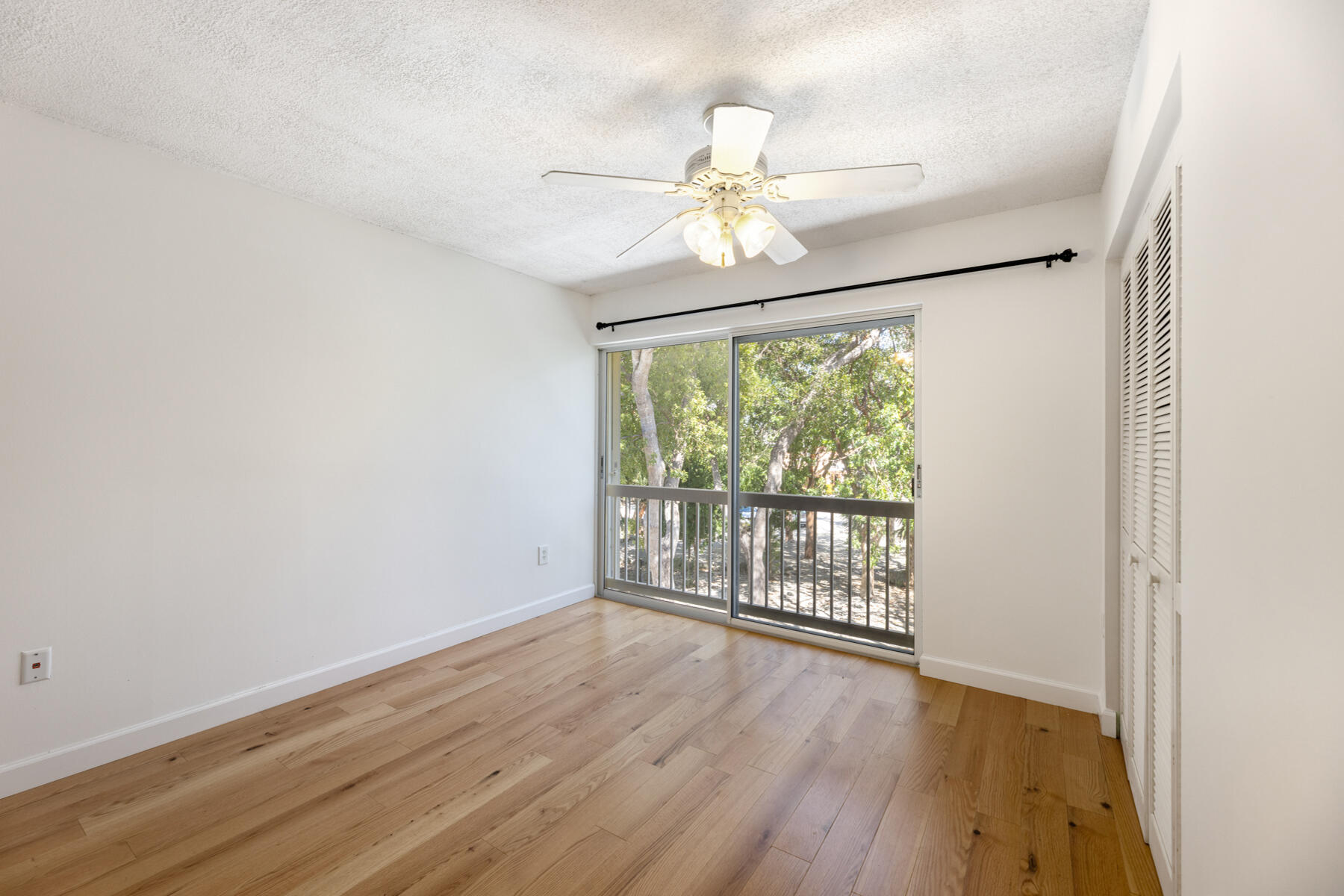 98202 Windward Avenue Condo W/ 30 Ft Boat Slip Property Photo 8