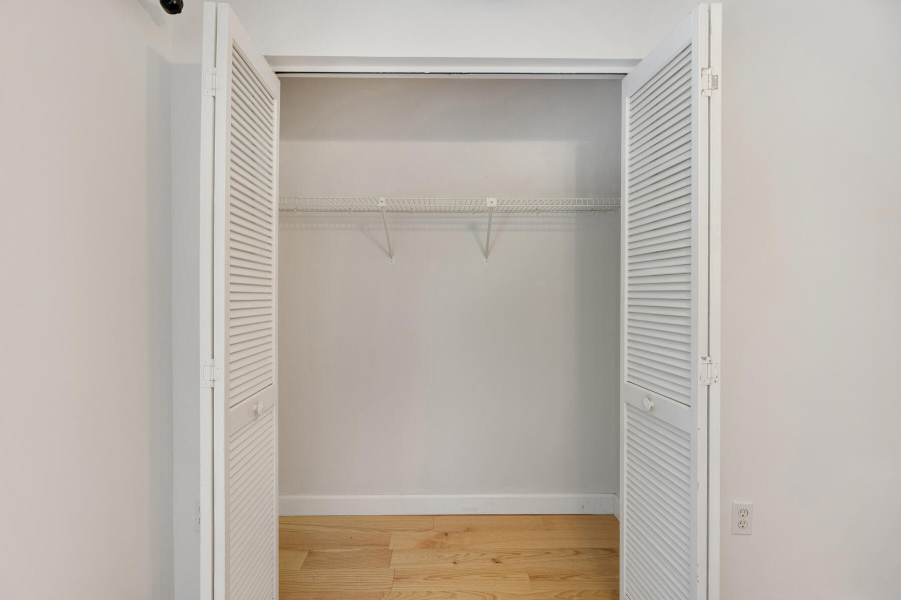 98202 Windward Avenue Condo W/ 30 Ft Boat Slip Property Photo 9