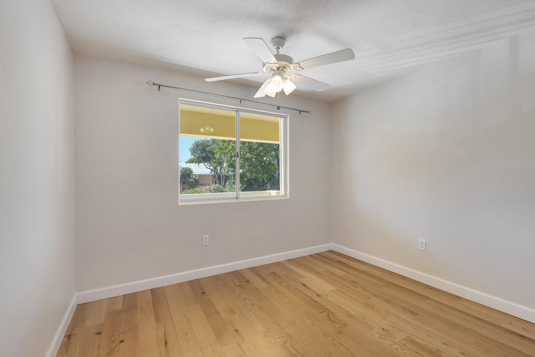 98202 Windward Avenue Condo W/ 30 Ft Boat Slip Property Photo 12