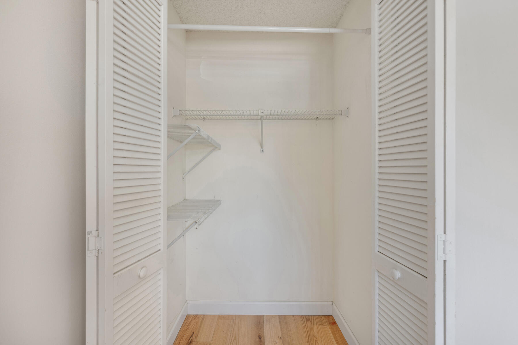 98202 Windward Avenue Condo W/ 30 Ft Boat Slip Property Photo 13