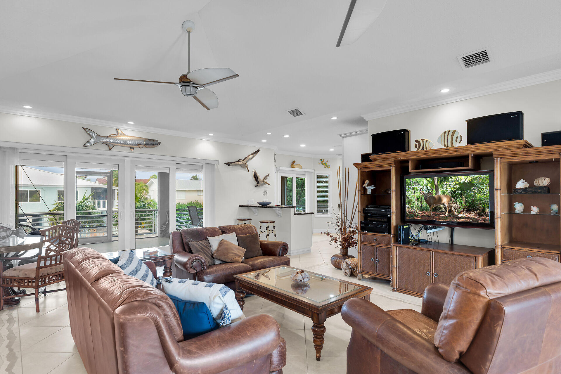 860 Lagoon Drive Property Photo 7