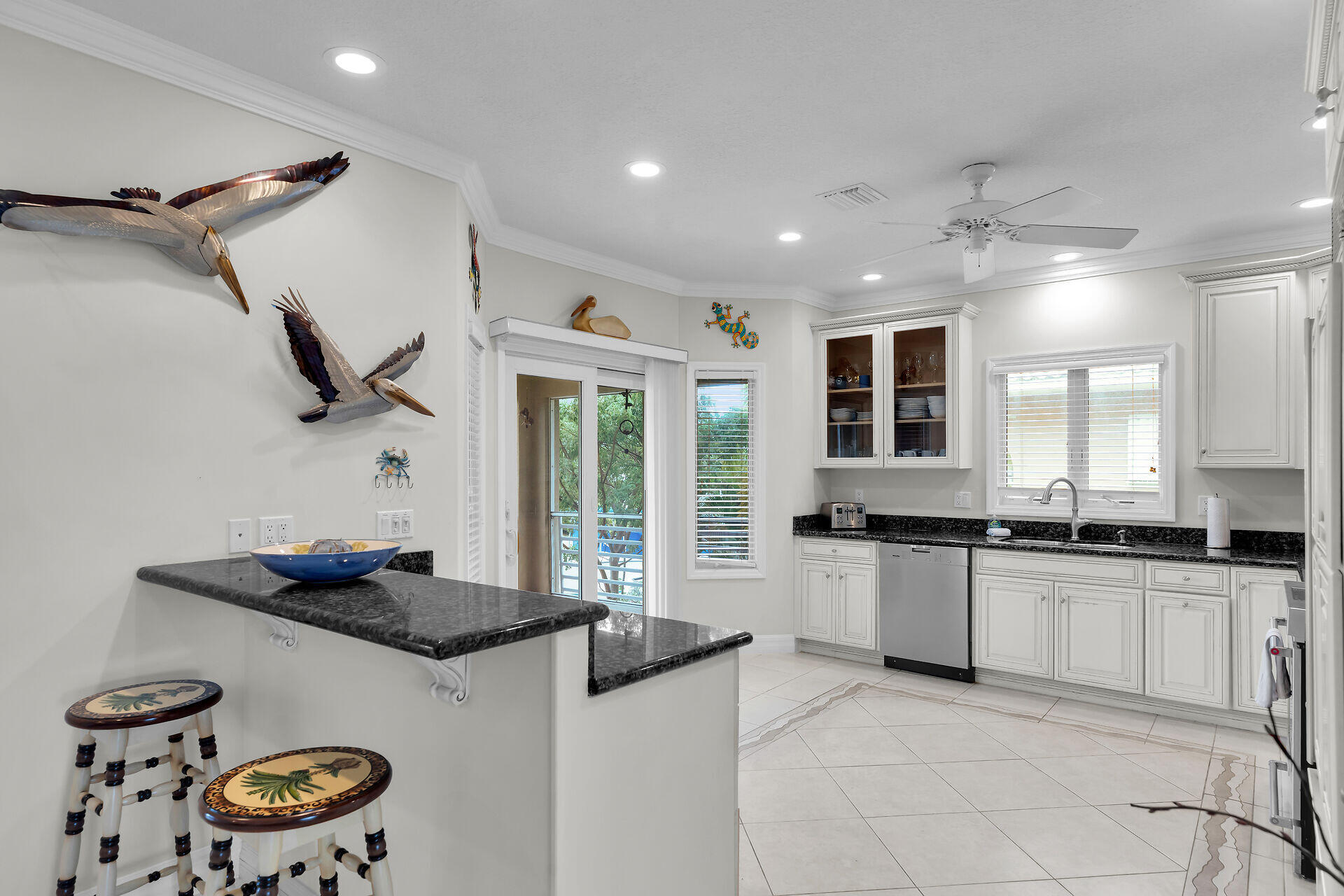 860 Lagoon Drive Property Photo 9