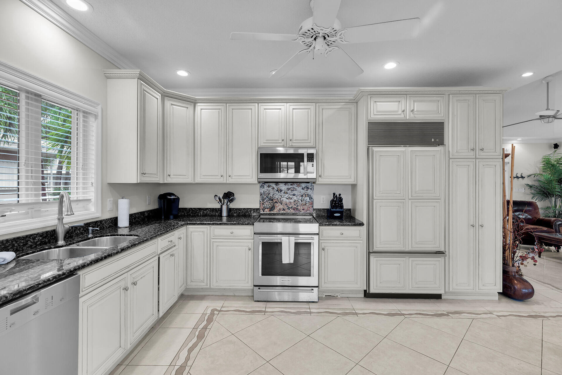 860 Lagoon Drive Property Photo 10