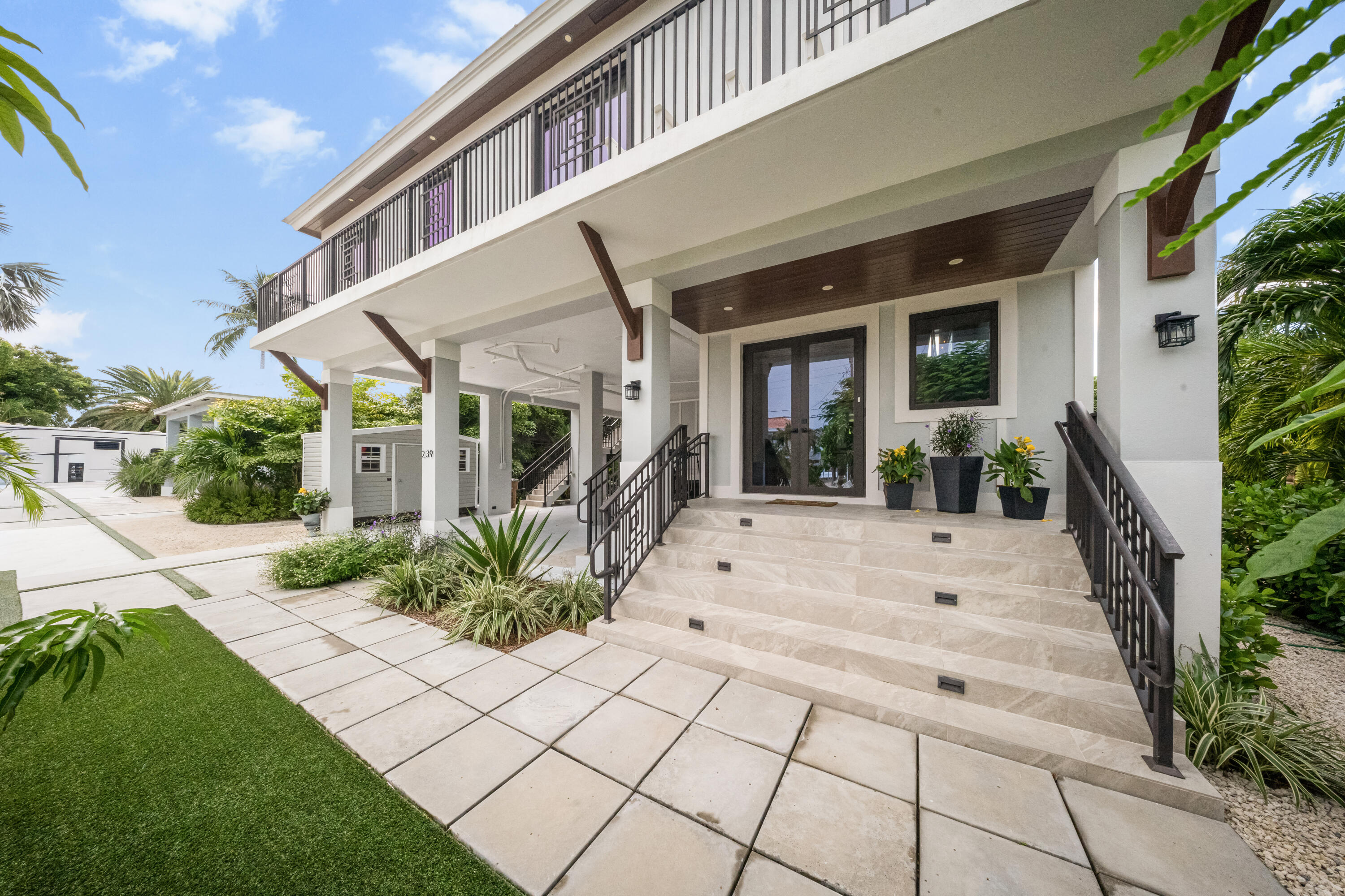 239 W Seaview Drive Property Photo 1