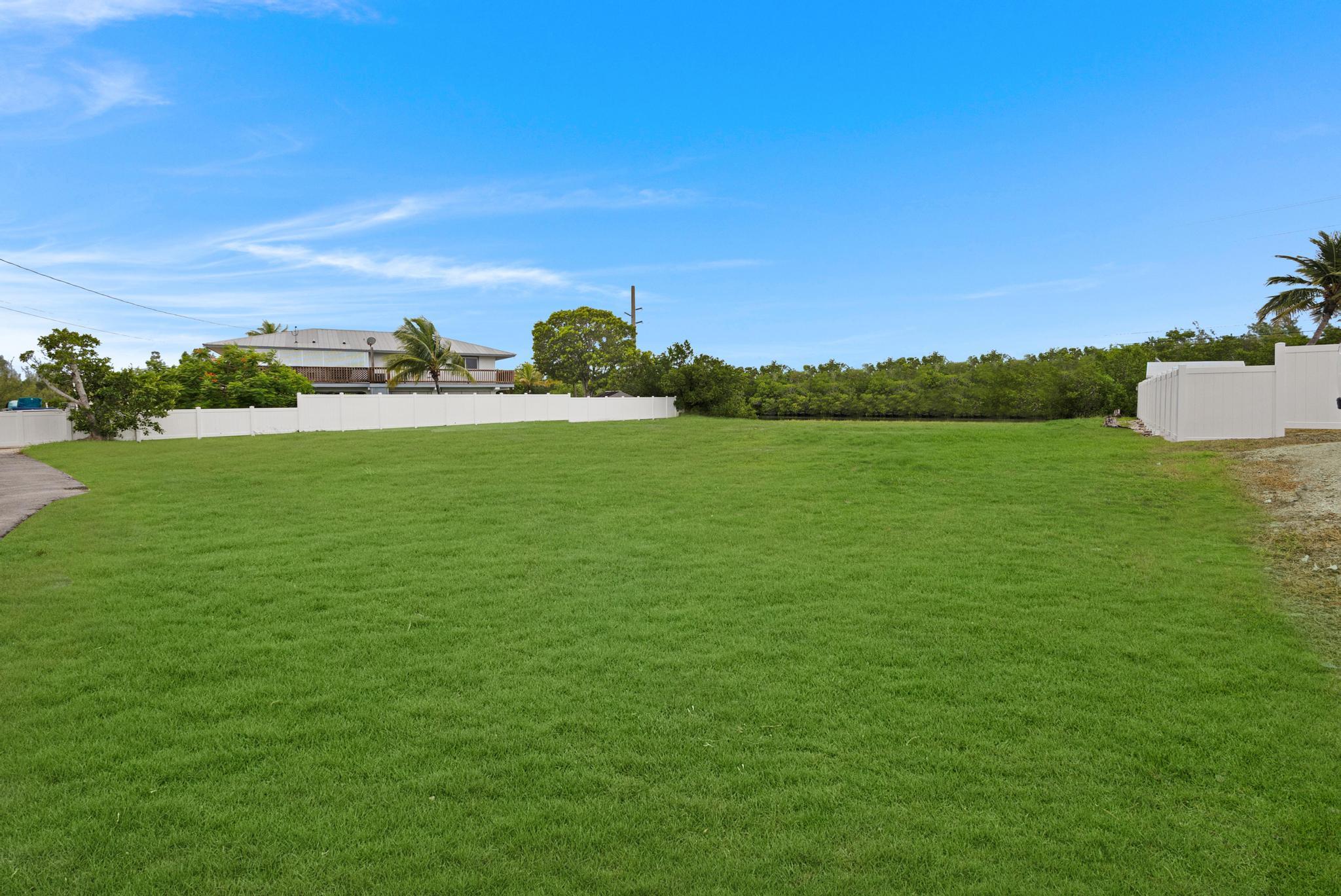 16841 Driftwood Lane Property Photo 2