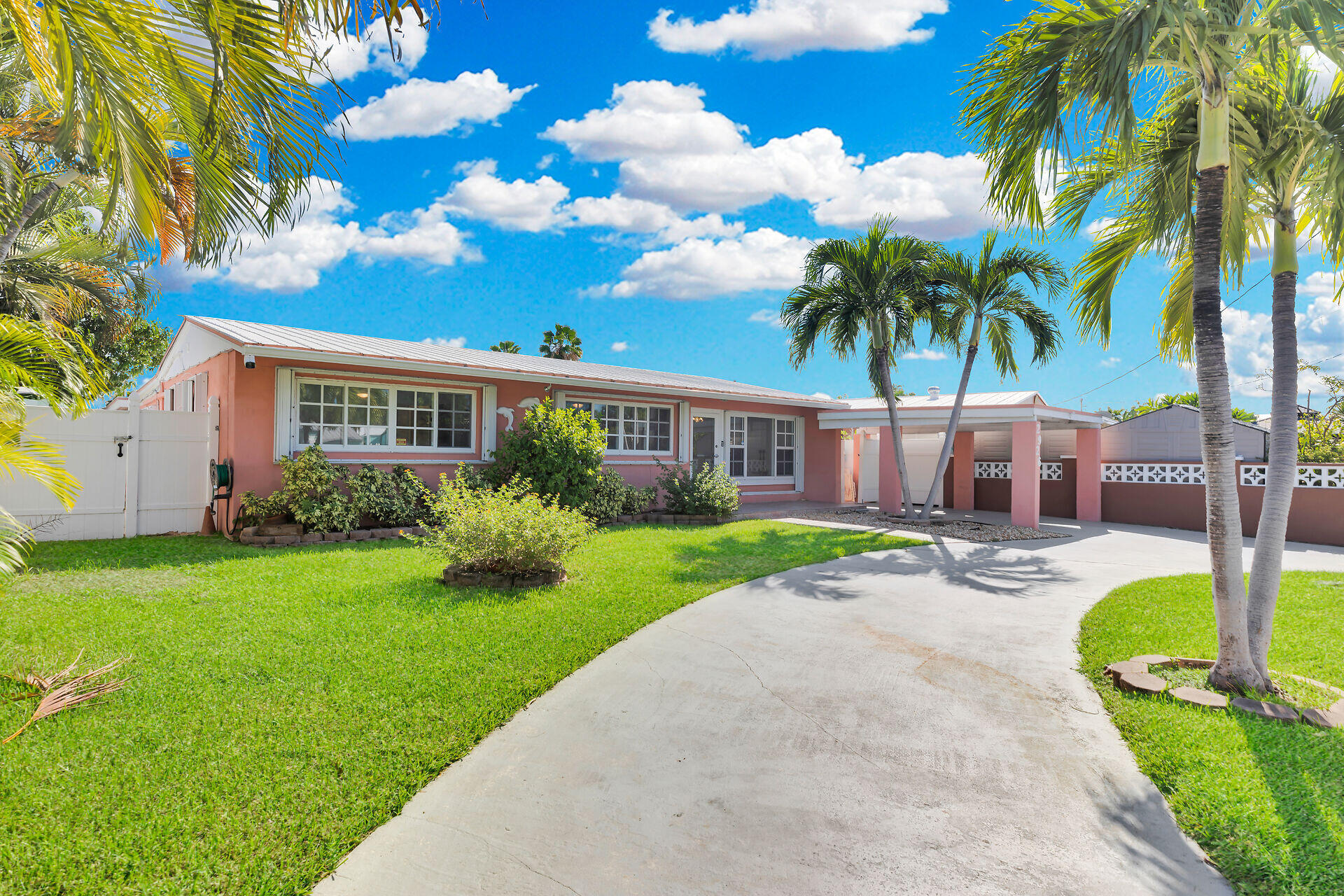 2926 Flagler Avenue Property Photo 3