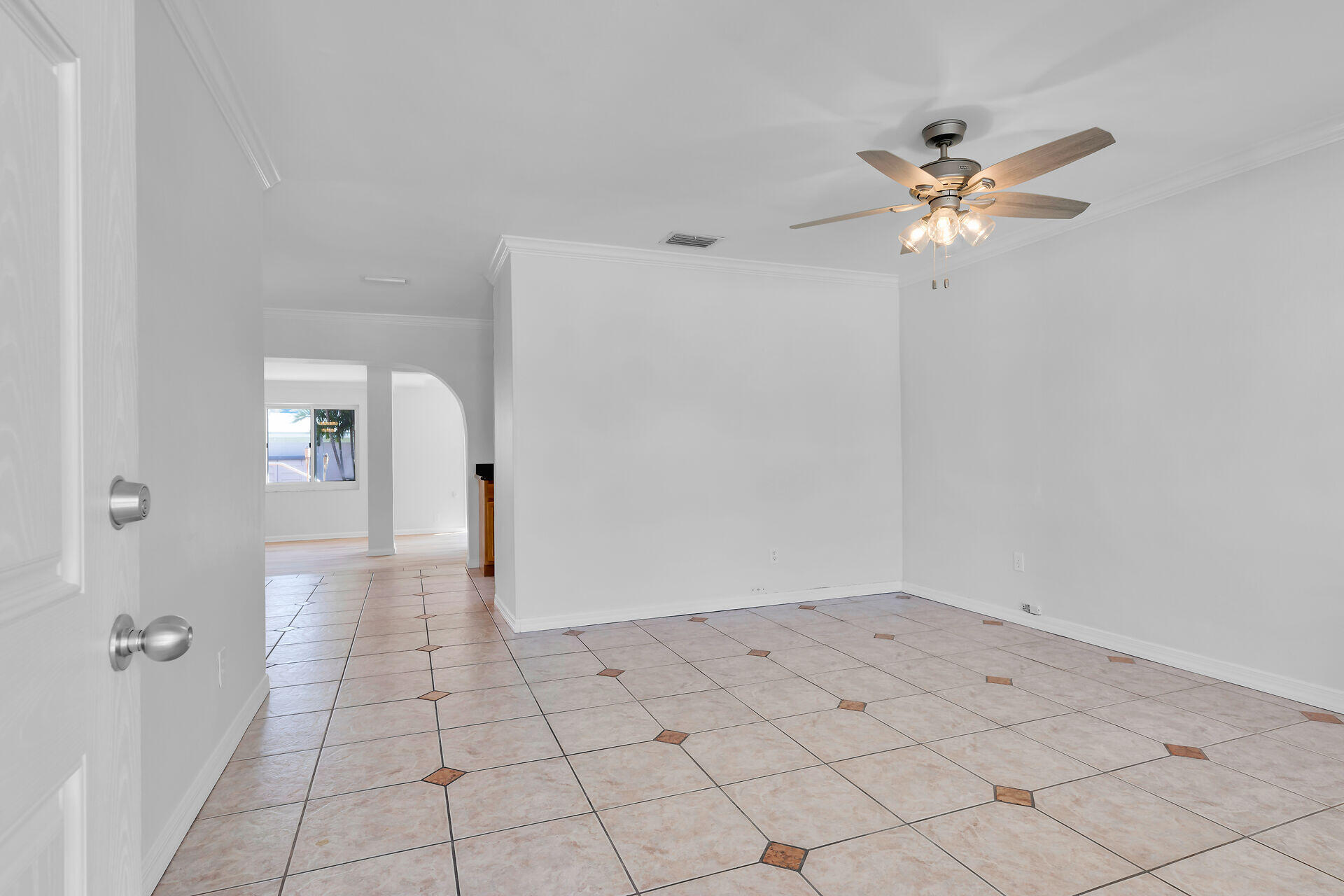 2926 Flagler Avenue Property Photo 4