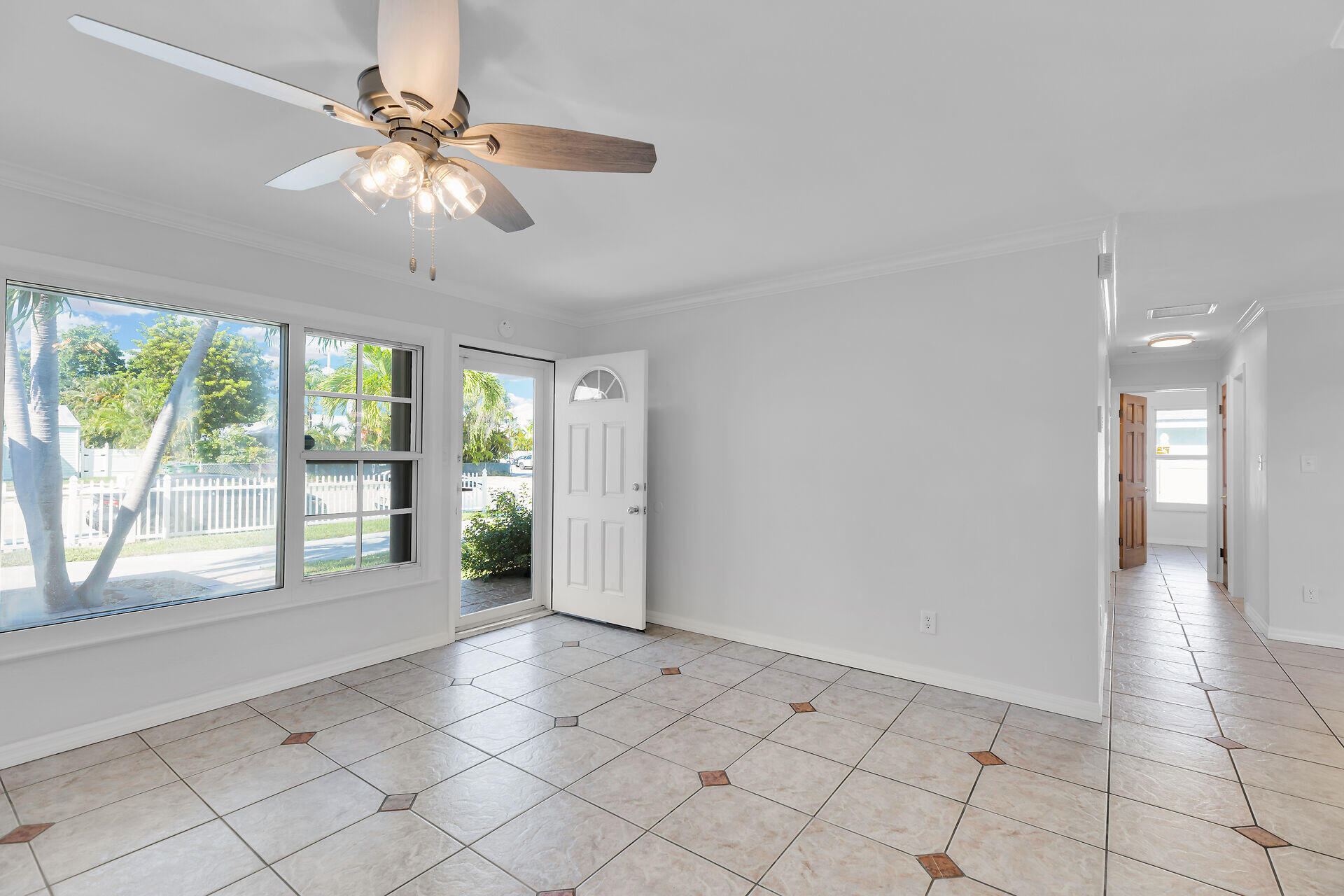 2926 Flagler Avenue Property Photo 6