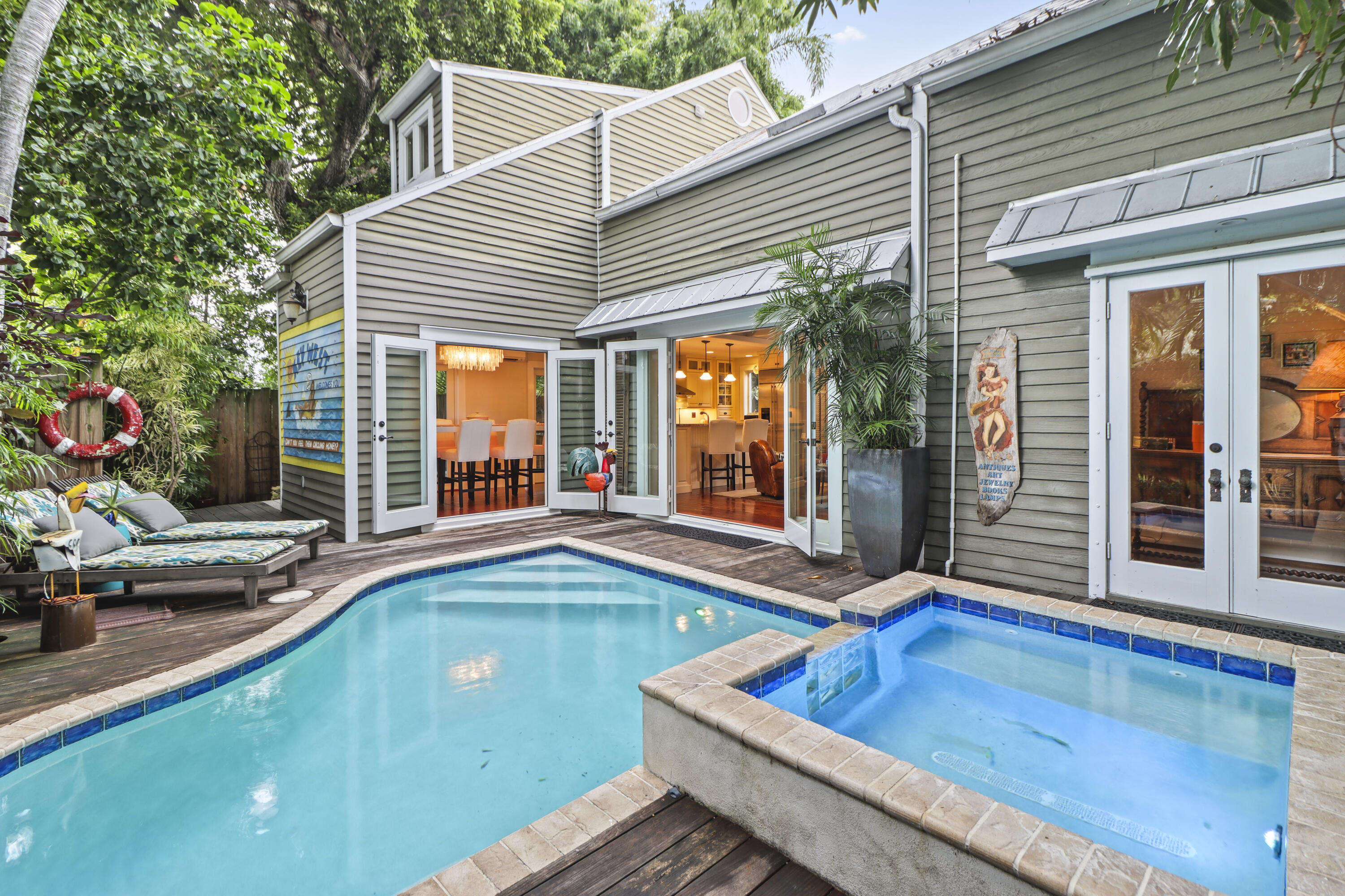 1017 Angela Street Property Photo 1