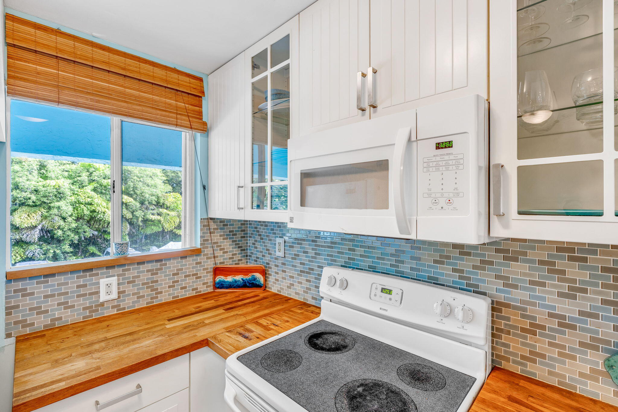98422 Windward Avenue Property Photo 3
