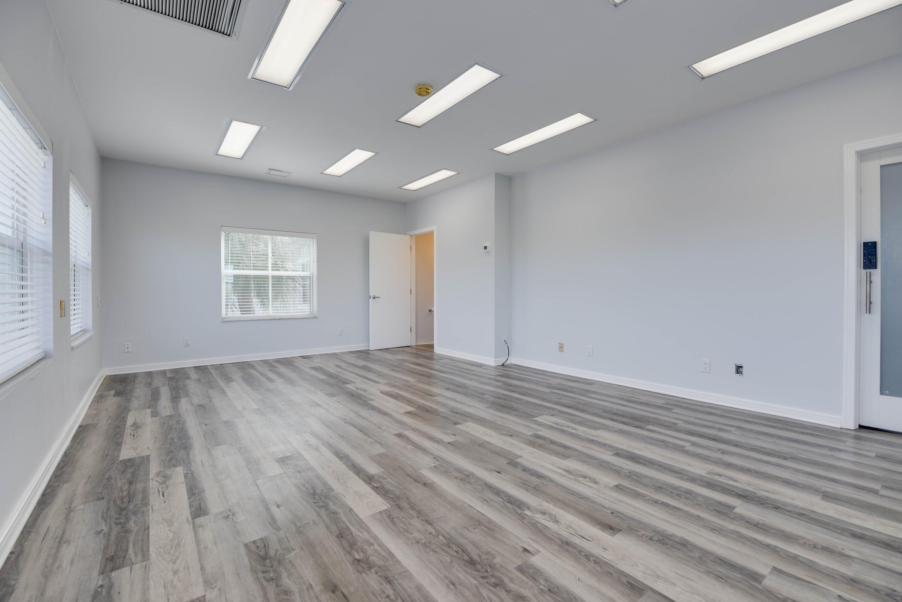 3152 Northside Drive, L Property Photo 2