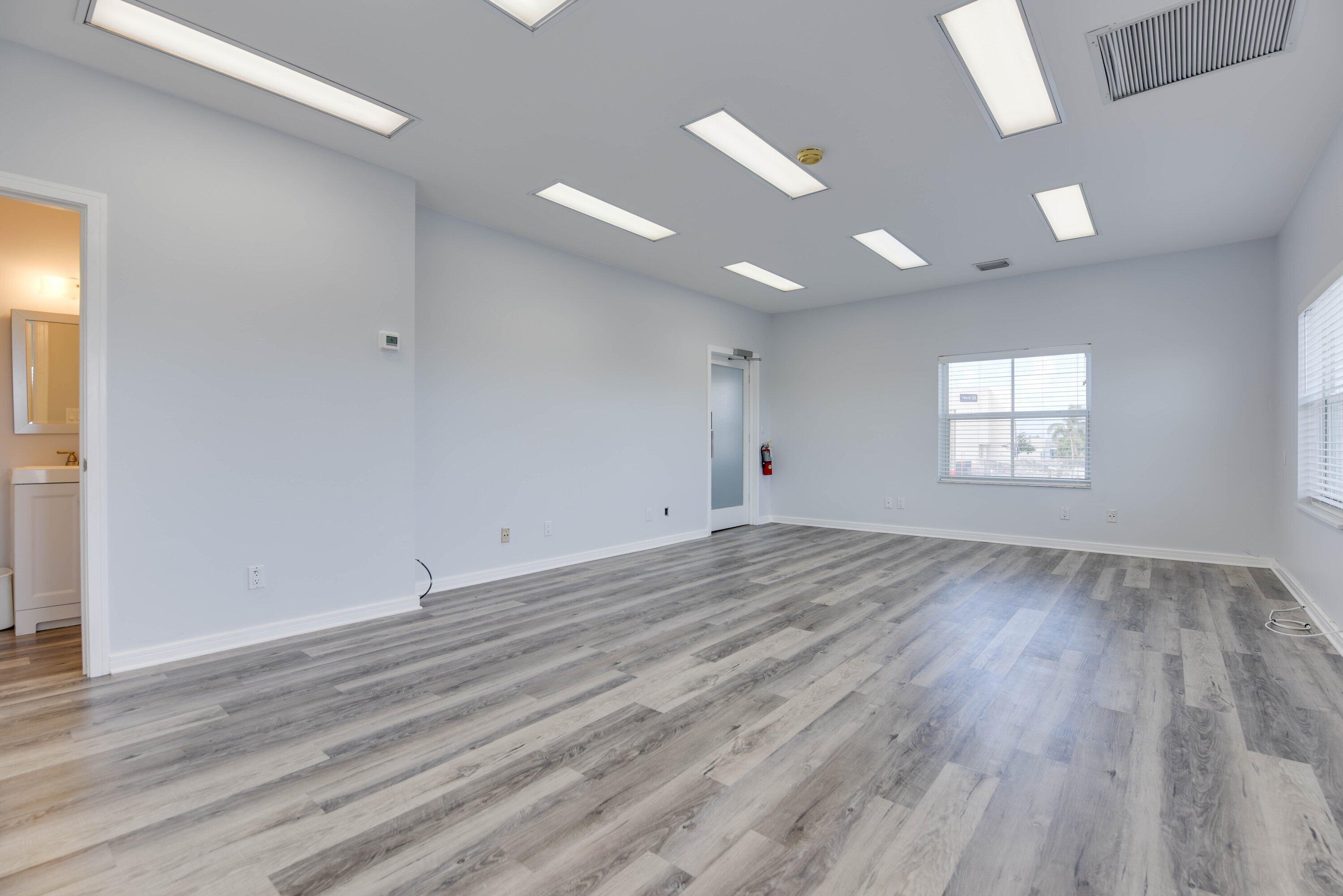 3152 Northside Drive, L Property Photo 3