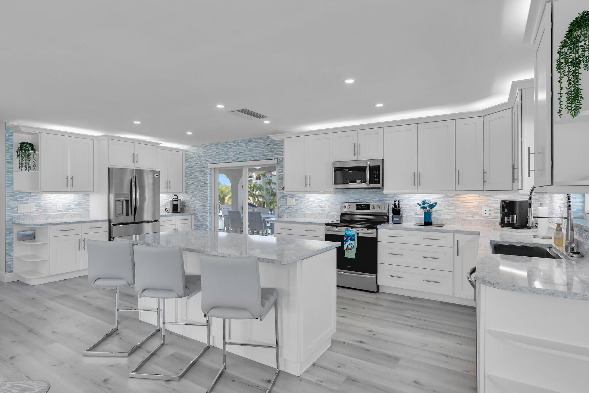 230 W Seaview Drive Property Photo 3