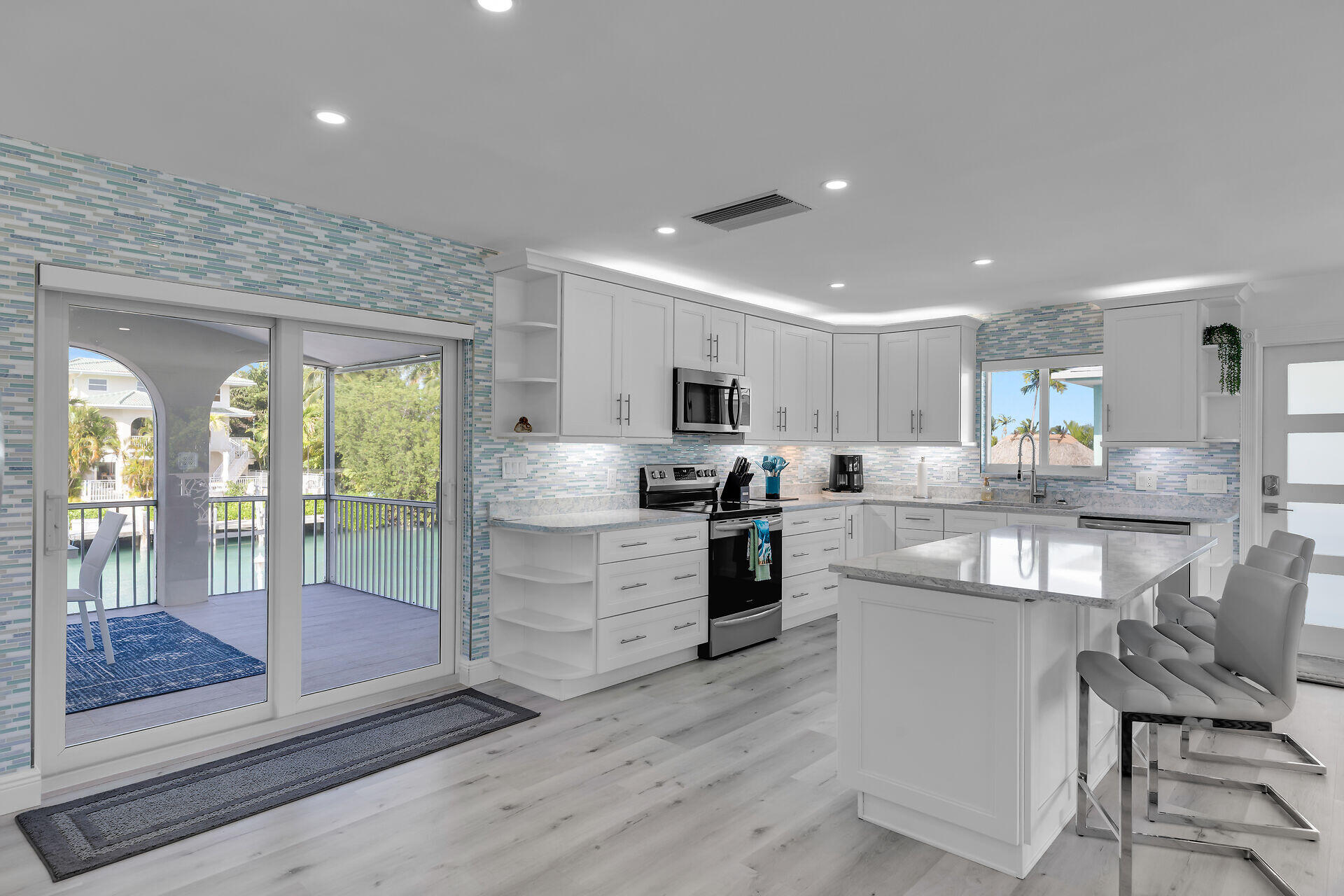 230 W Seaview Drive Property Photo 4