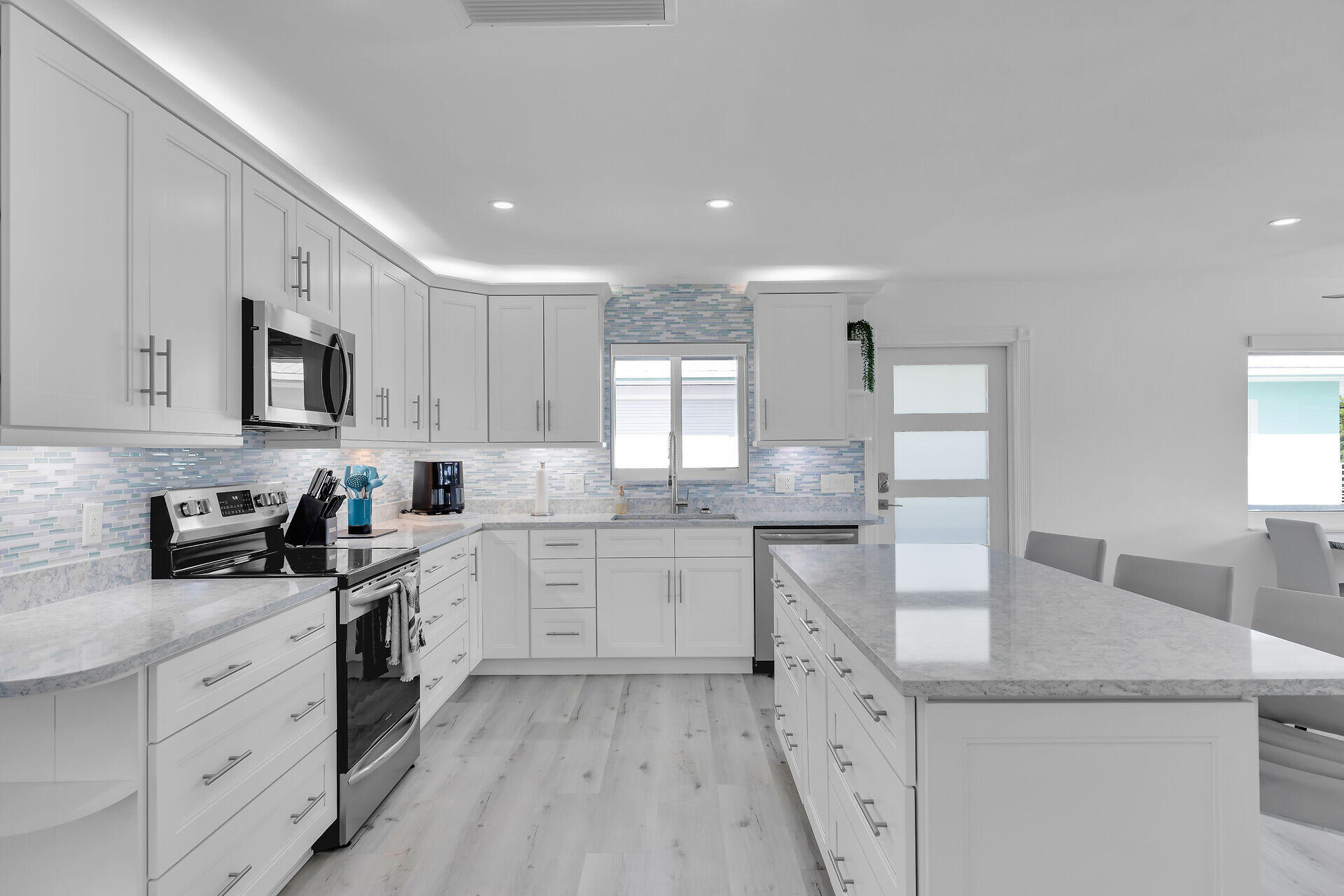 230 W Seaview Drive Property Photo 8