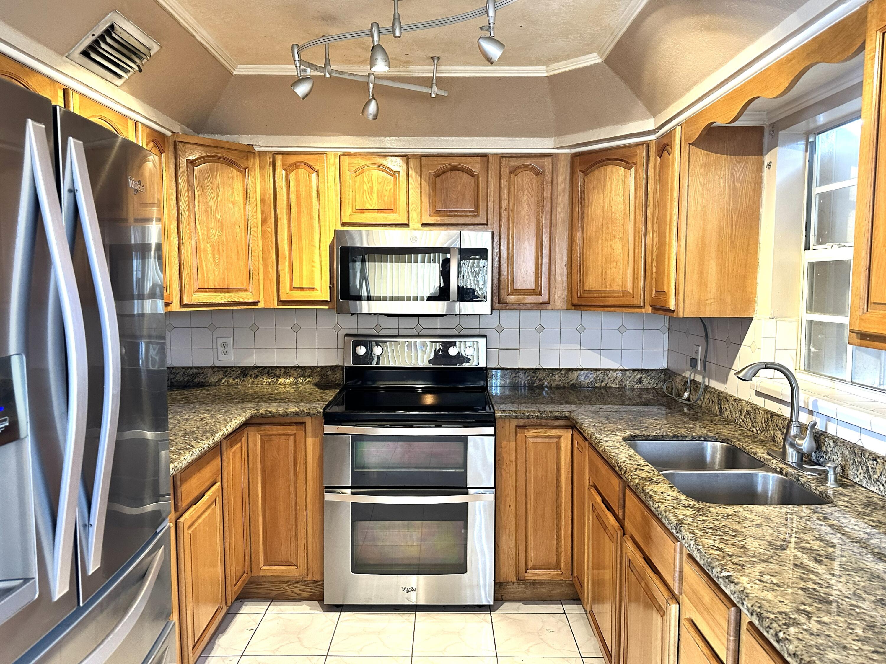 E14 11Th Avenue Property Photo 1