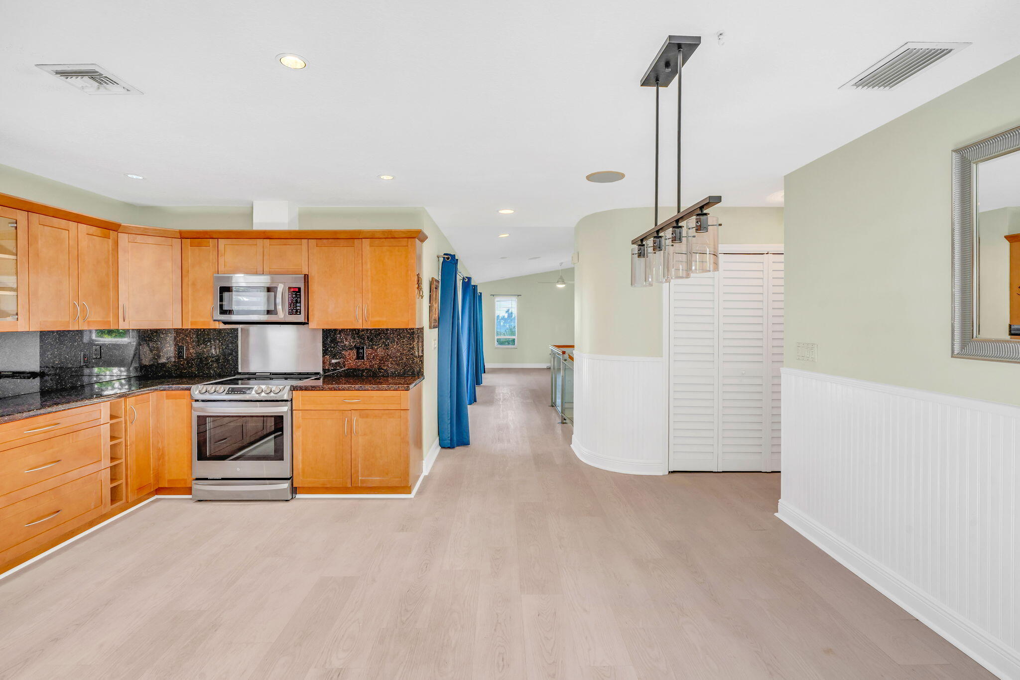 223 Treasure Harbor Drive Property Photo 4