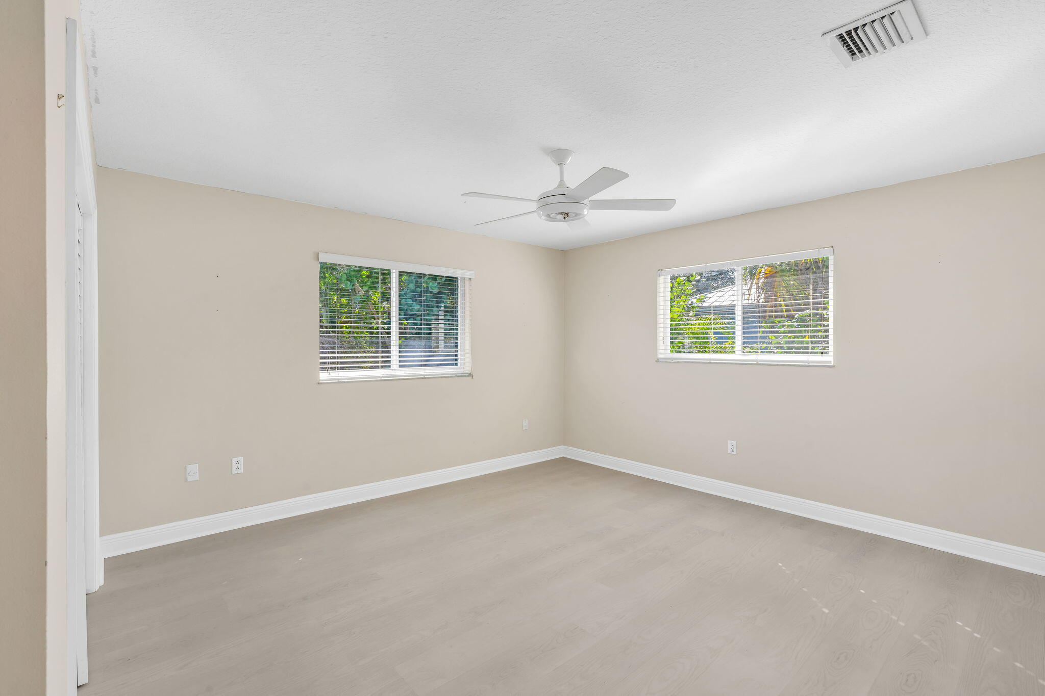 223 Treasure Harbor Drive Property Photo 10