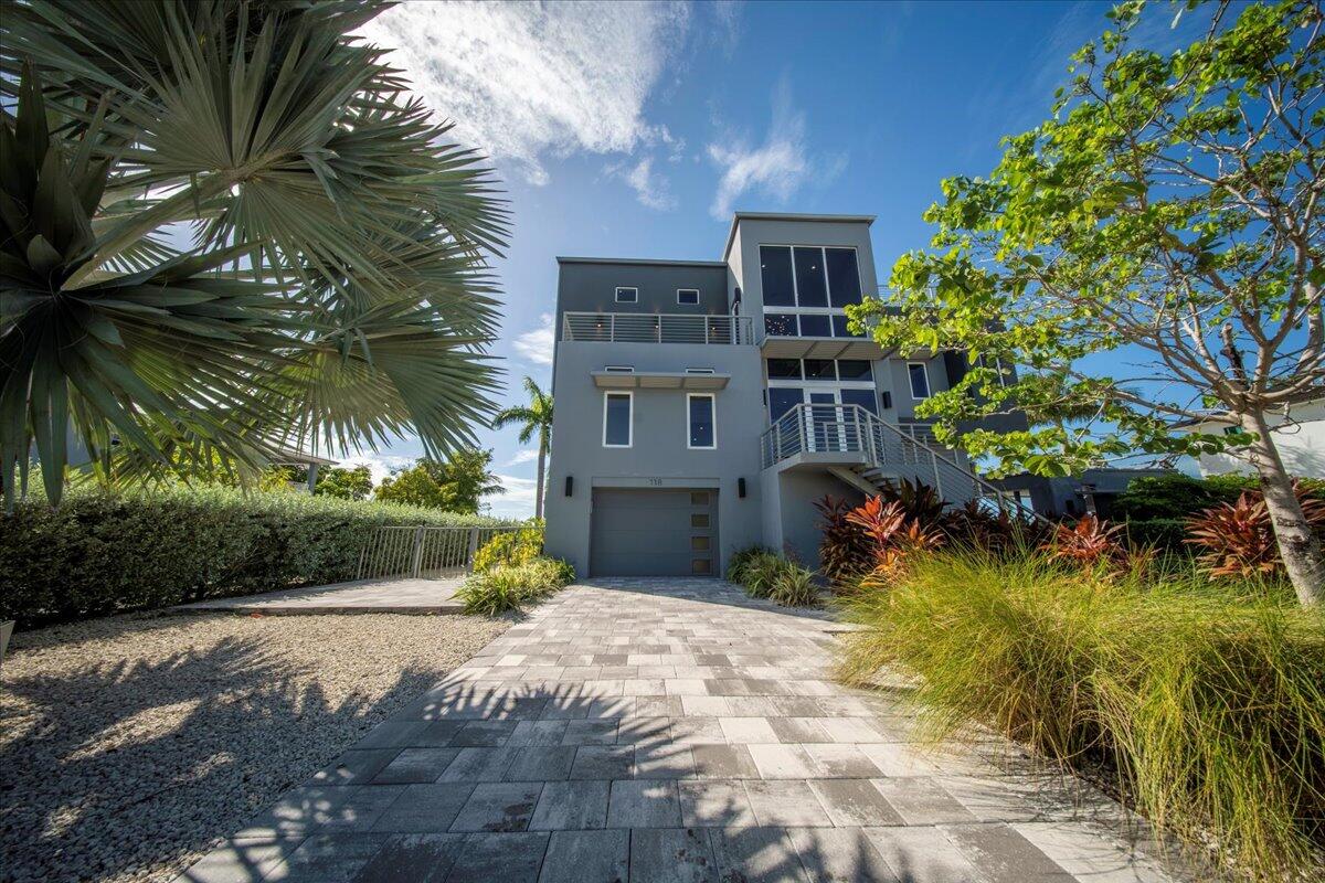 118 Avenue E Property Photo 3