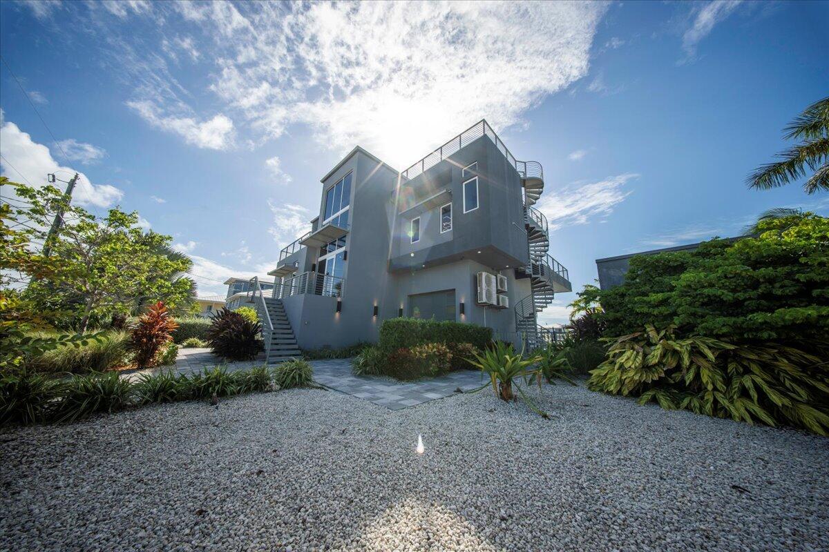 118 Avenue E Property Photo 6