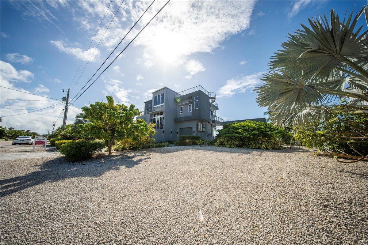 118 Avenue E Property Photo 7