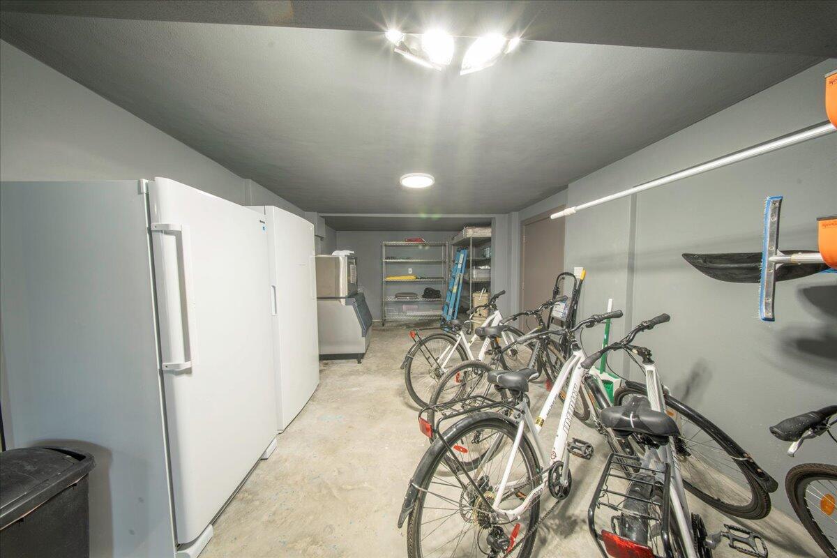 118 Avenue E Property Photo 32