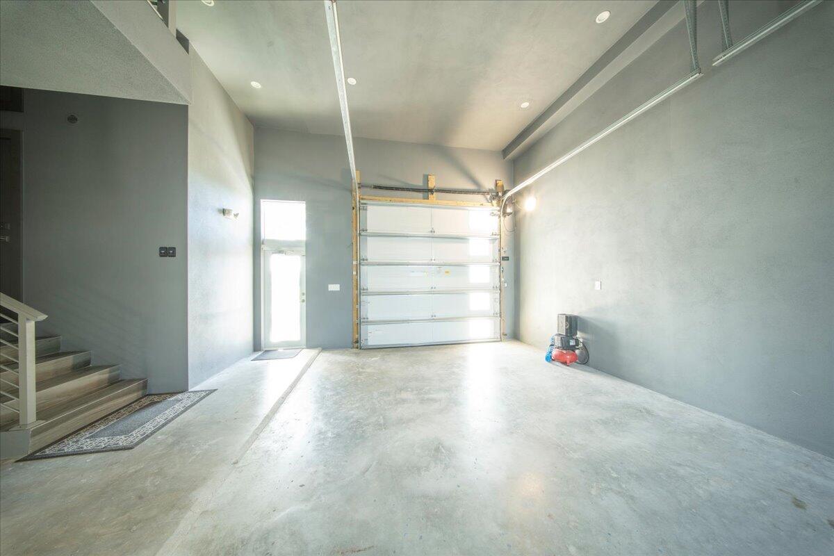 118 Avenue E Property Photo 33