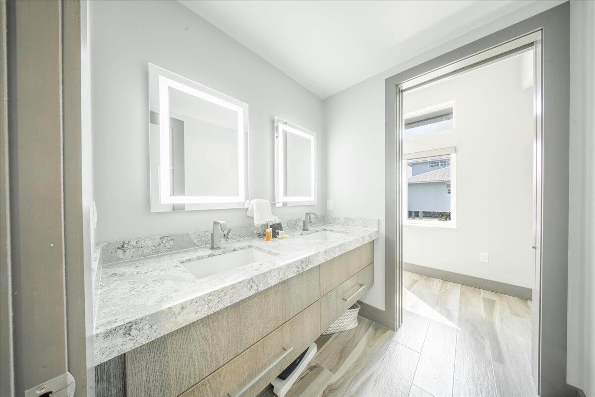 118 Avenue E Property Photo 42